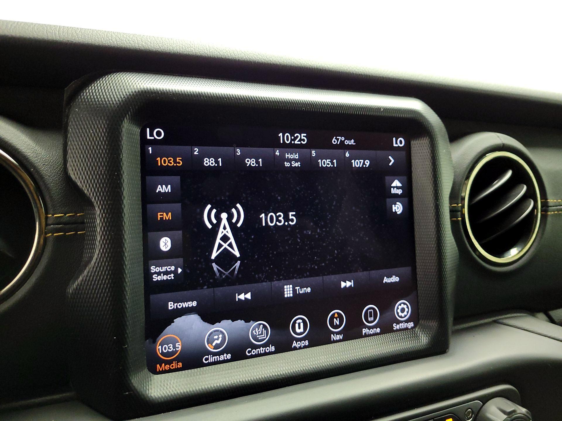 Thumbnail: 2022 Jeep Wrangler - 15
