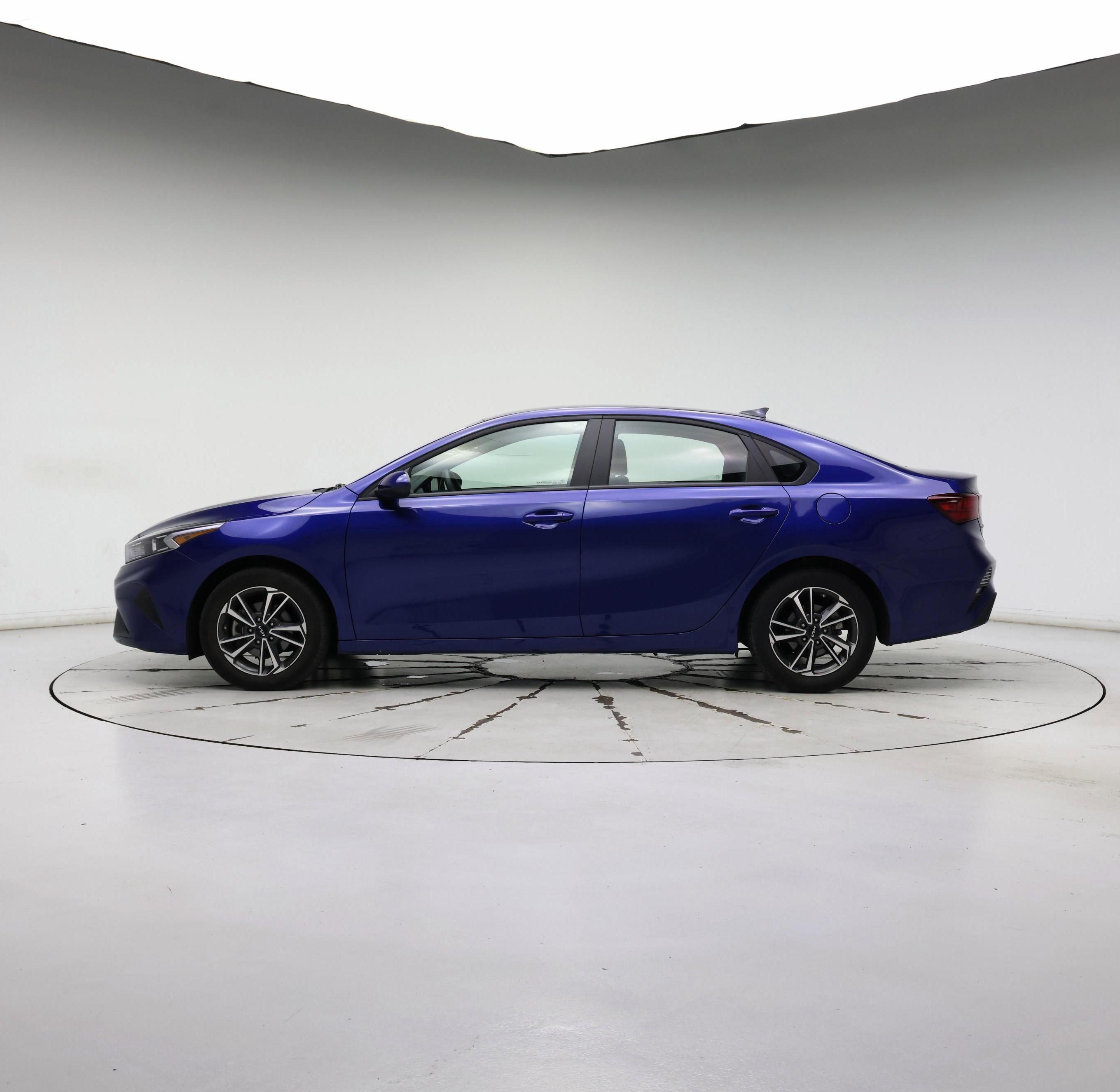 Thumbnail: 2022 Kia Forte - 3