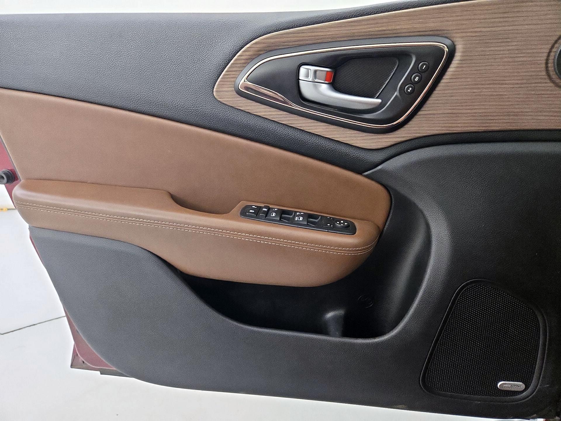 Thumbnail: 2016 Chrysler 200 - 12