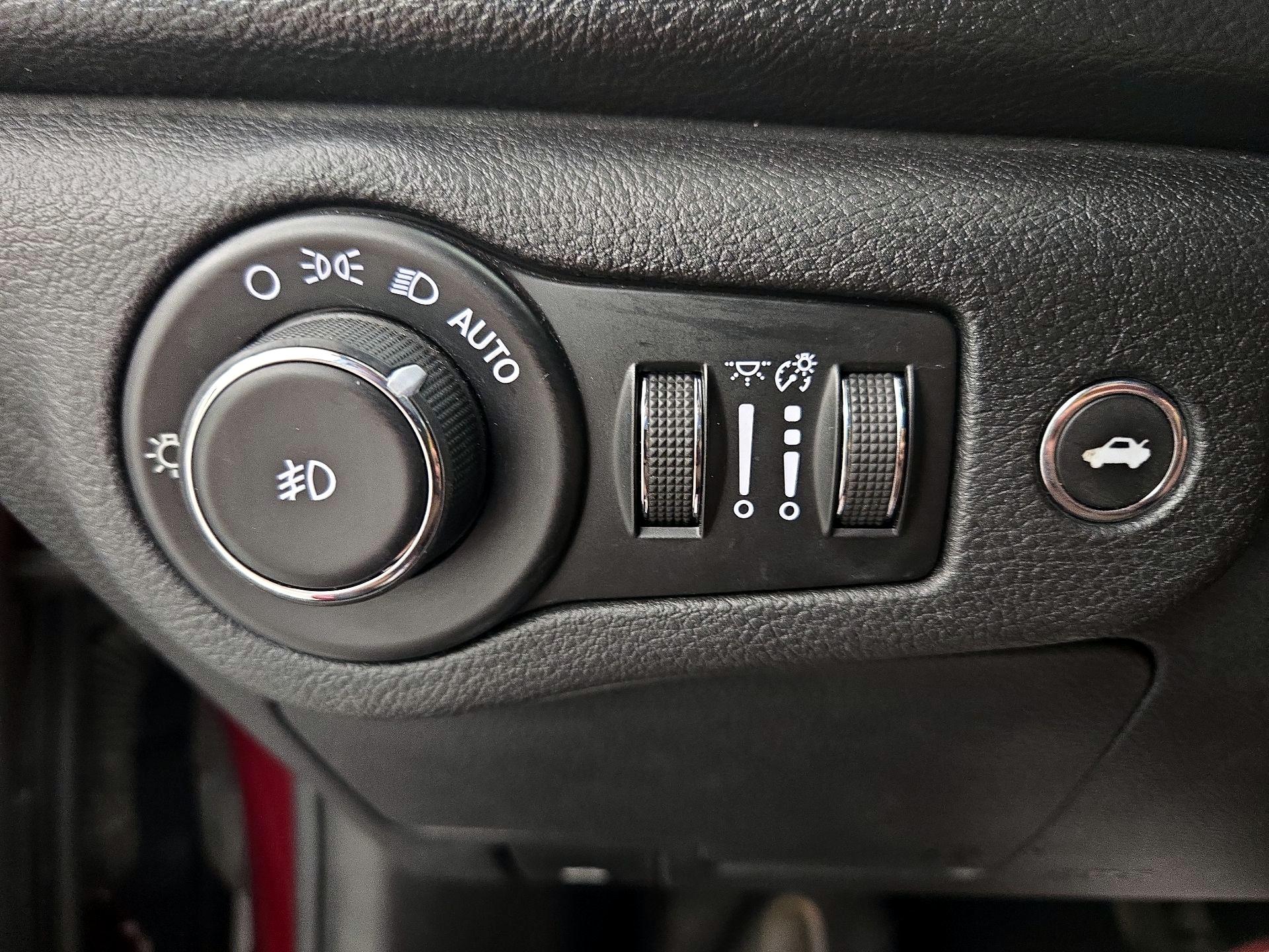 Thumbnail: 2016 Chrysler 200 - 13