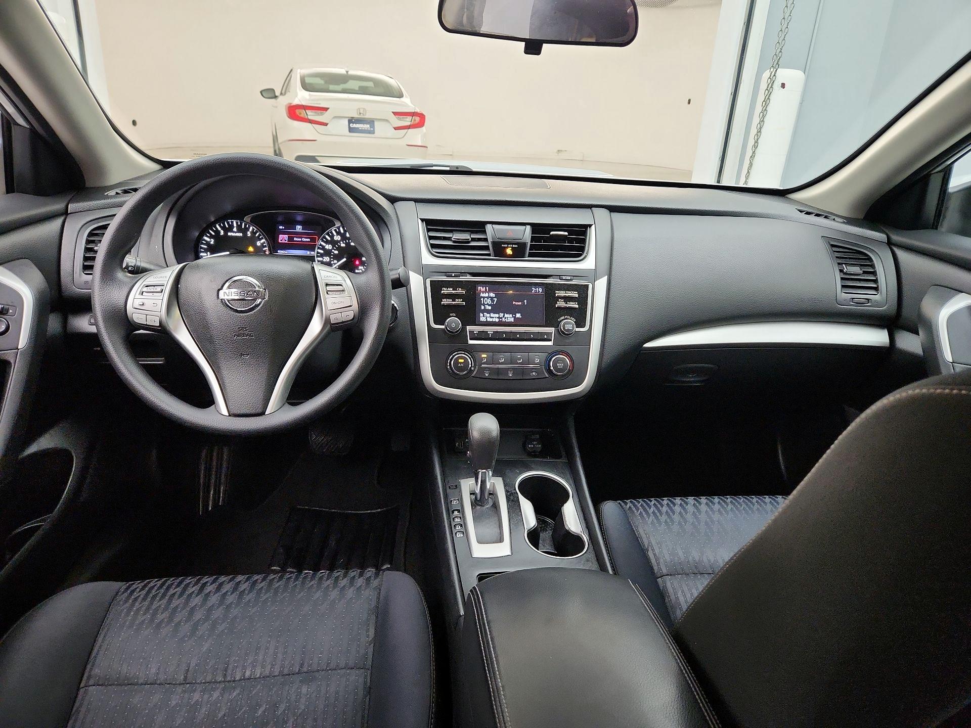 Thumbnail: 2017 Nissan Altima - 9