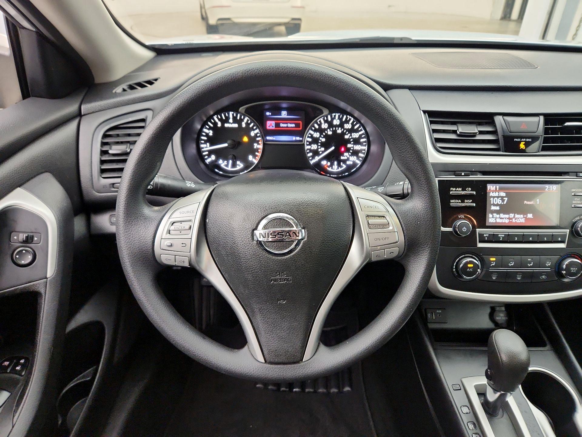 Thumbnail: 2017 Nissan Altima - 10