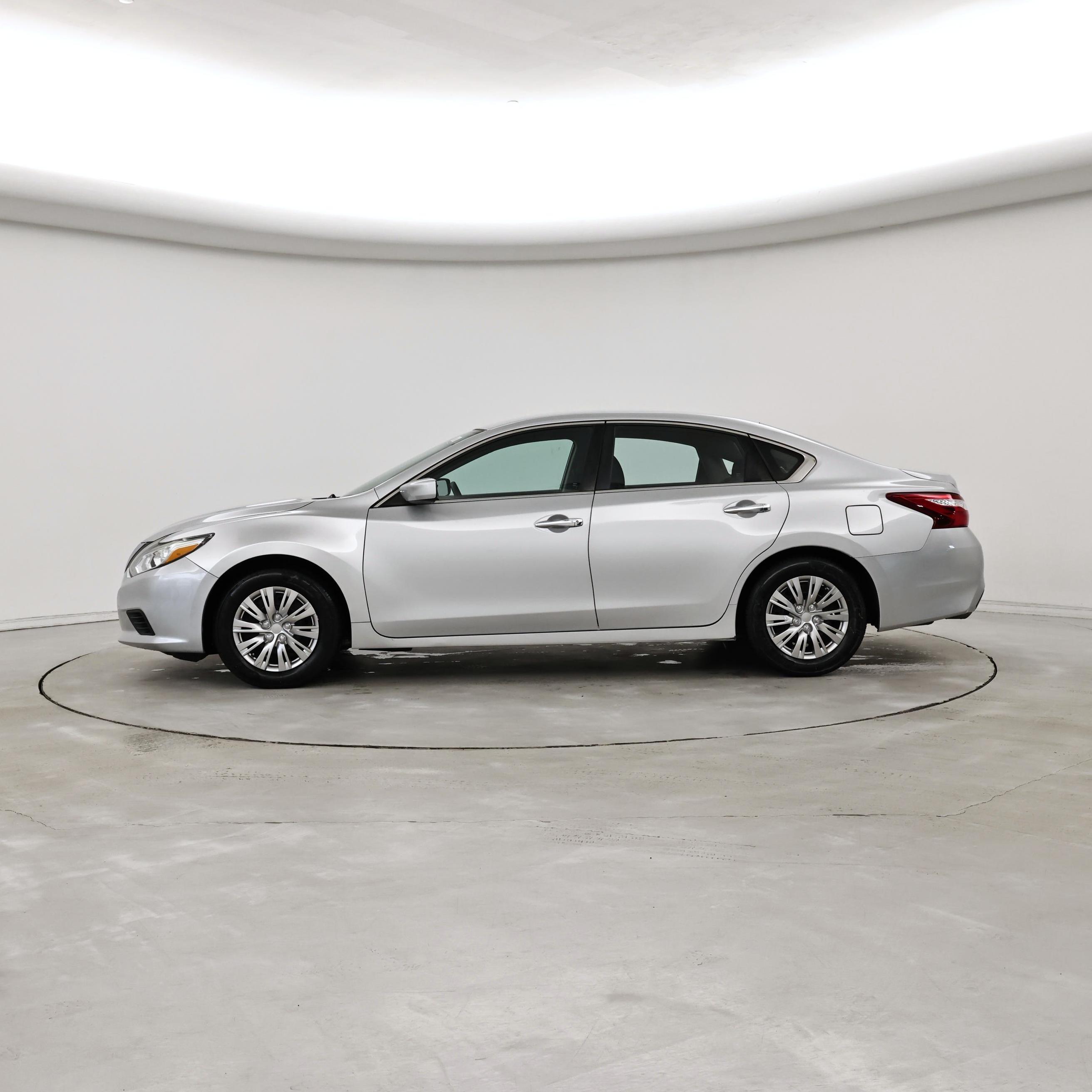 Thumbnail: 2017 Nissan Altima - 3