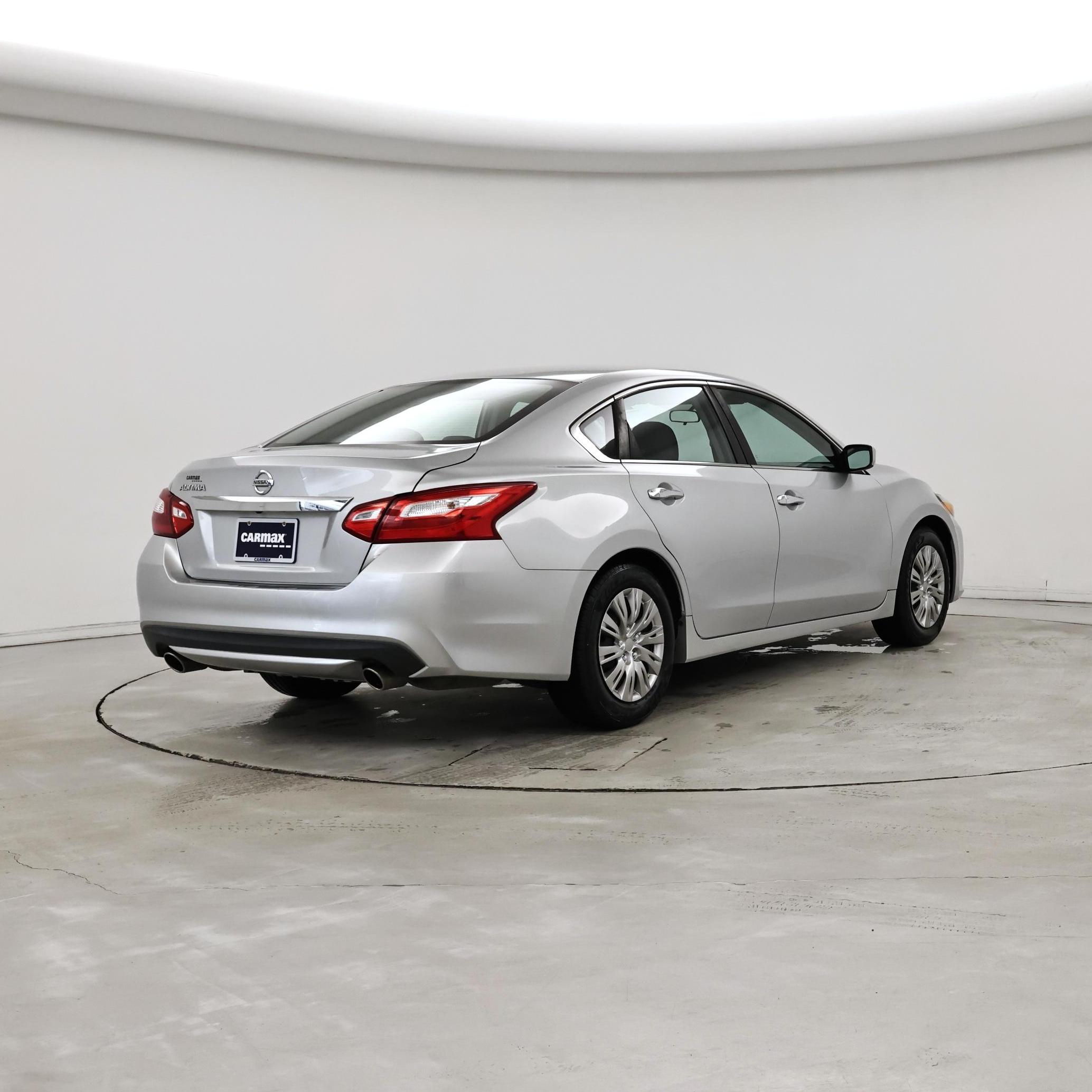 Thumbnail: 2017 Nissan Altima - 8