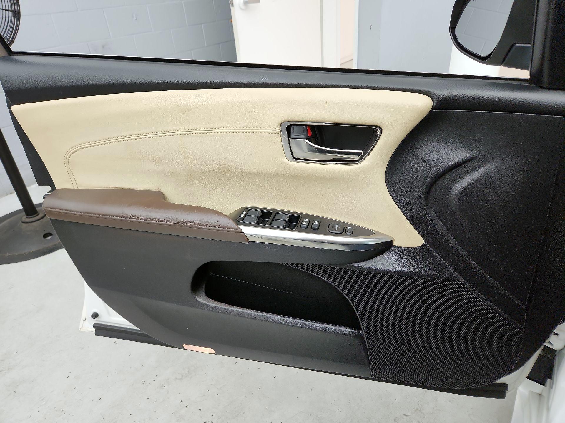 Thumbnail: 2013 Toyota Avalon - 12