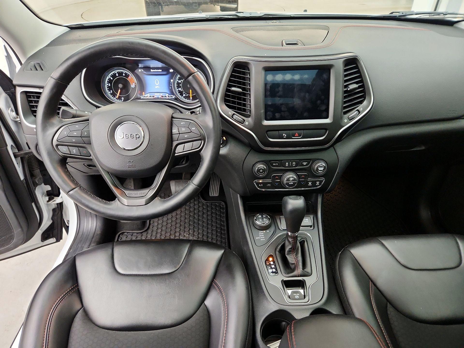Thumbnail: 2019 Jeep Cherokee - 9