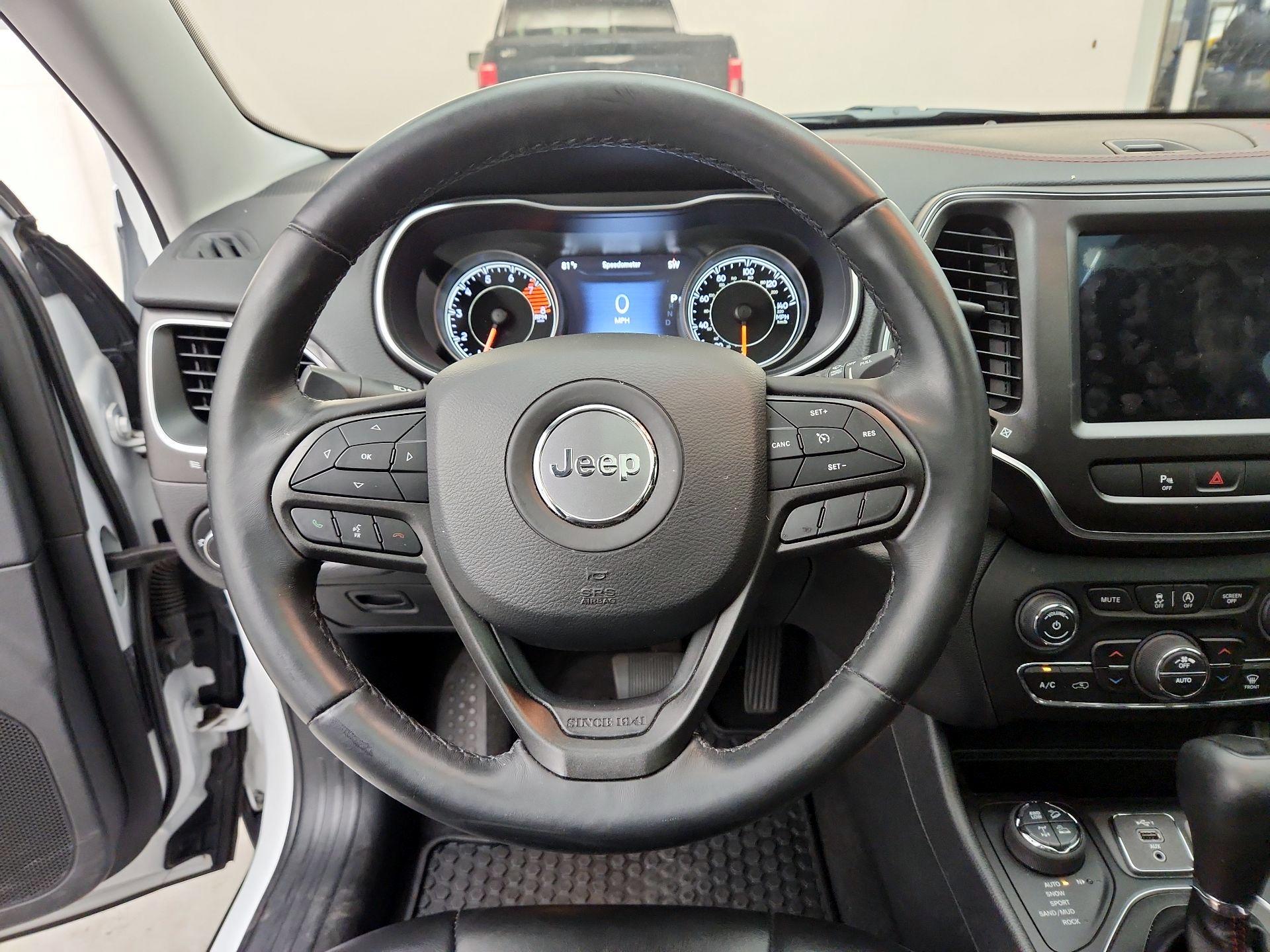 Thumbnail: 2019 Jeep Cherokee - 10
