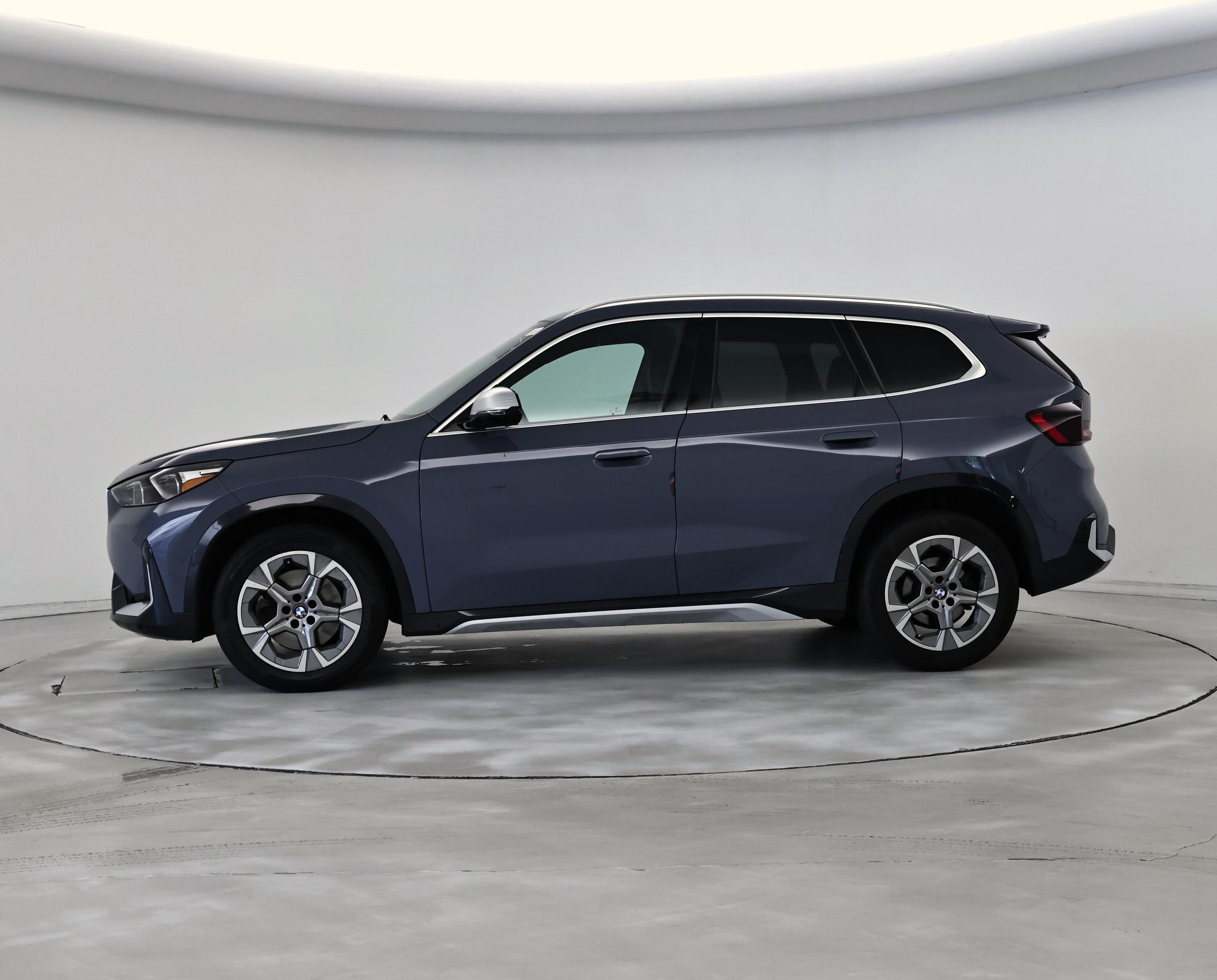 Thumbnail: 2023 BMW X1 - 3