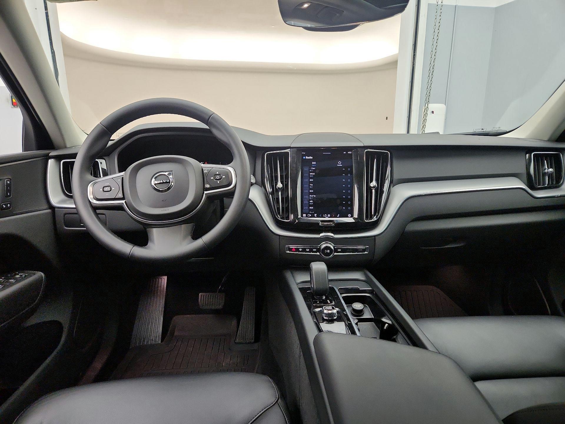 Thumbnail: 2023 Volvo XC60 - 9