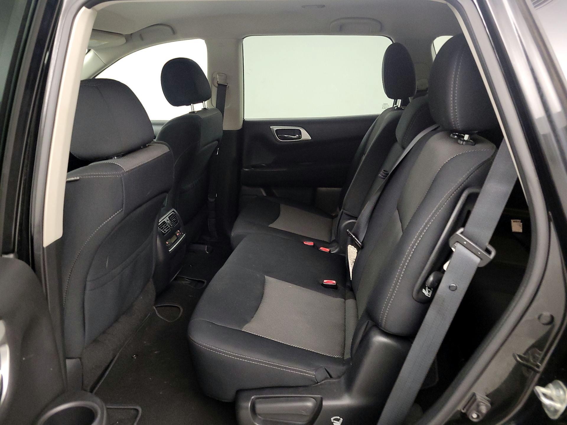 Thumbnail: 2017 Nissan Pathfinder - 17