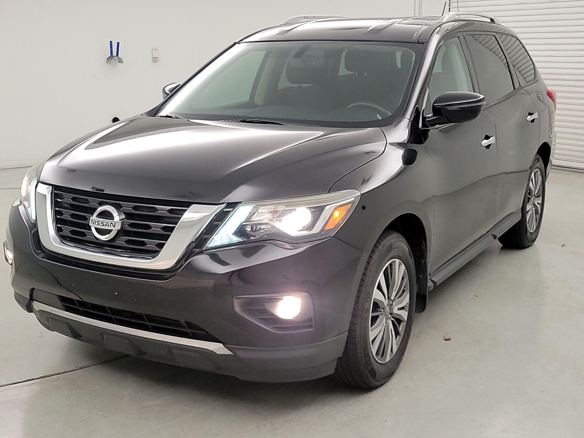 Thumbnail: 2017 Nissan Pathfinder - 3