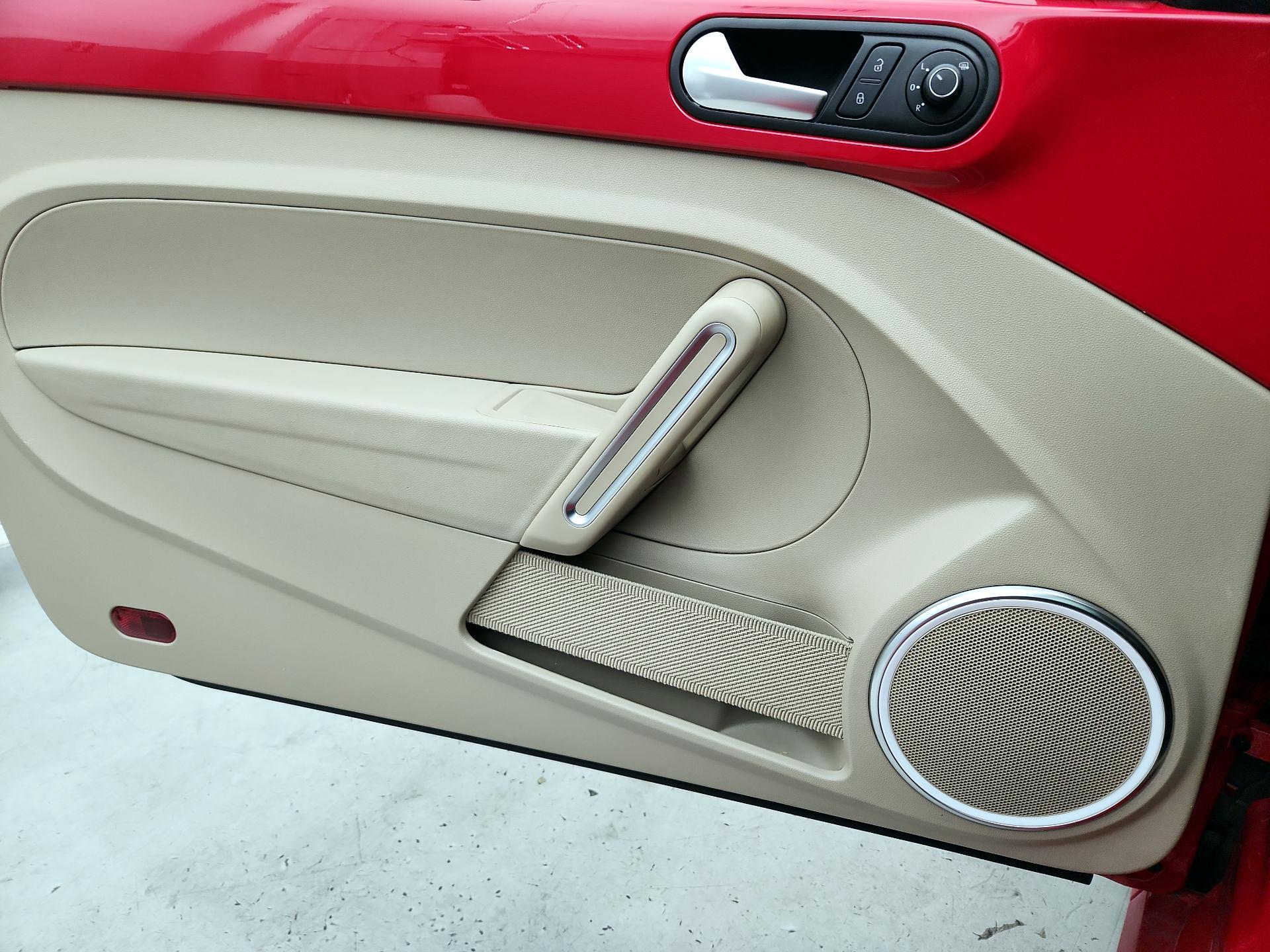 Thumbnail: 2019 Volkswagen Beetle - 12