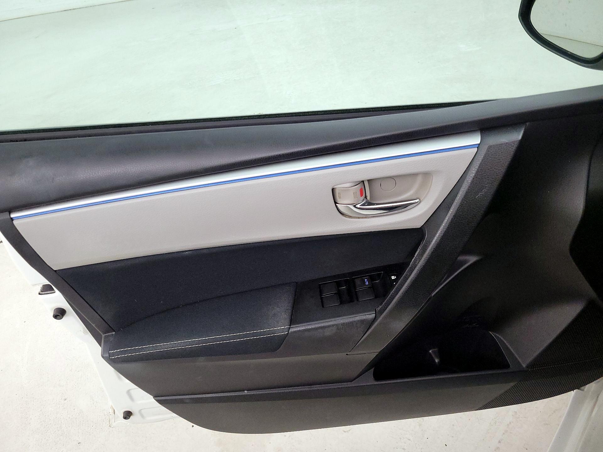 Thumbnail: 2015 Toyota Corolla - 12