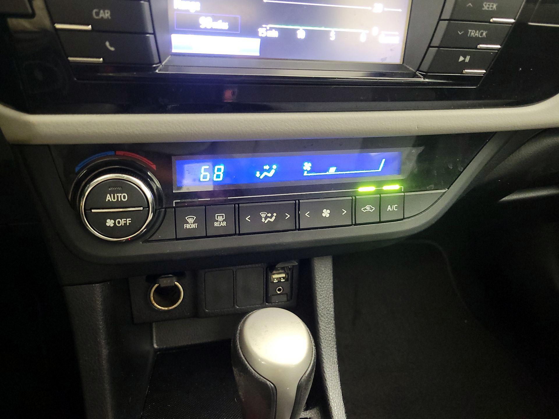 Thumbnail: 2015 Toyota Corolla - 16