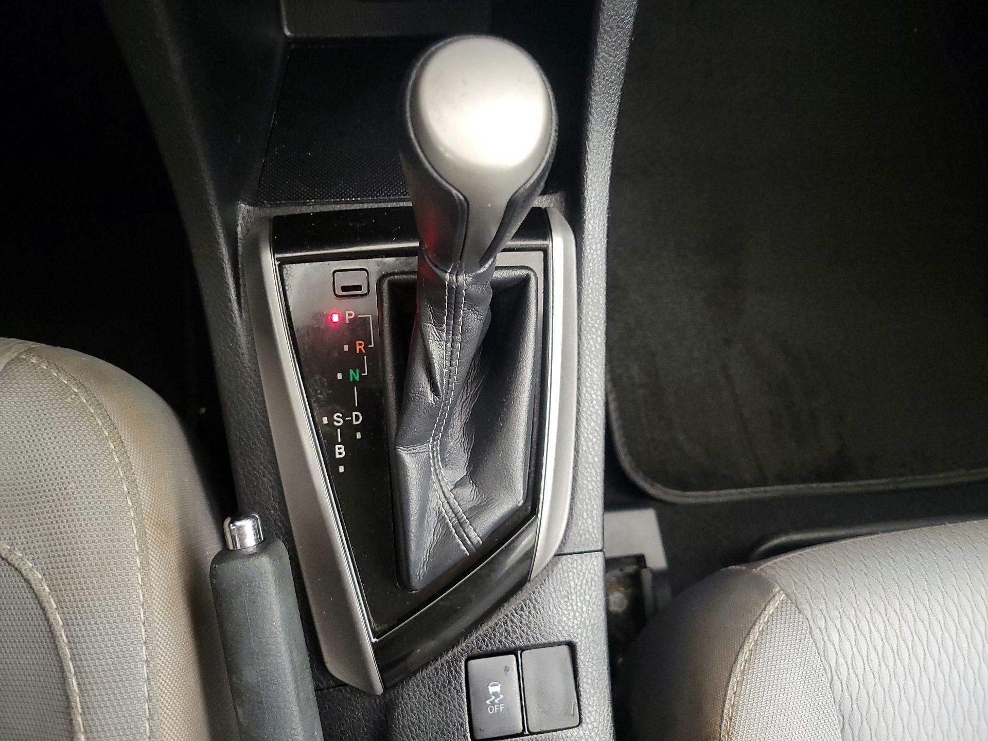 Thumbnail: 2015 Toyota Corolla - 17