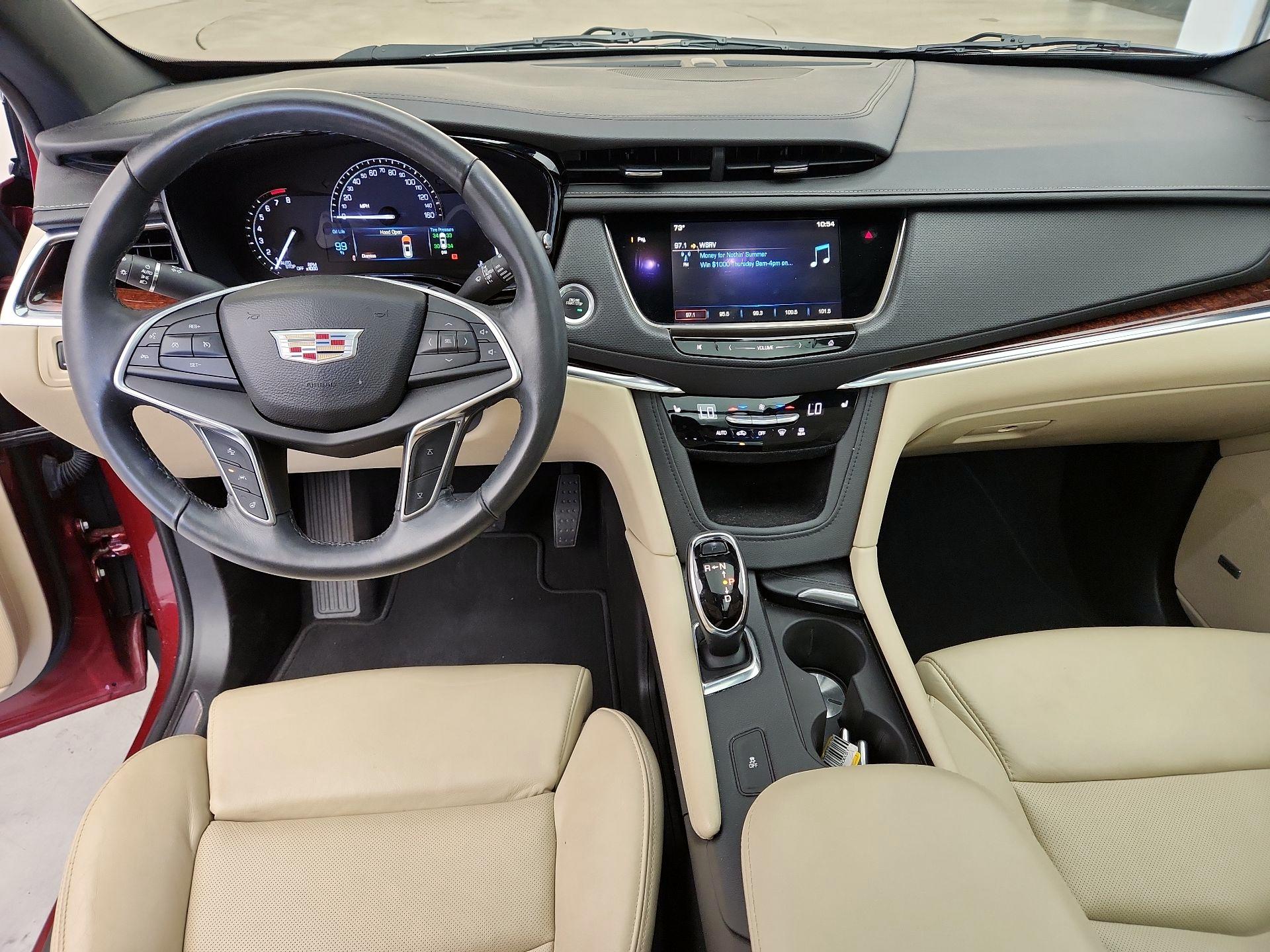 Thumbnail: 2017 Cadillac XT5 - 9