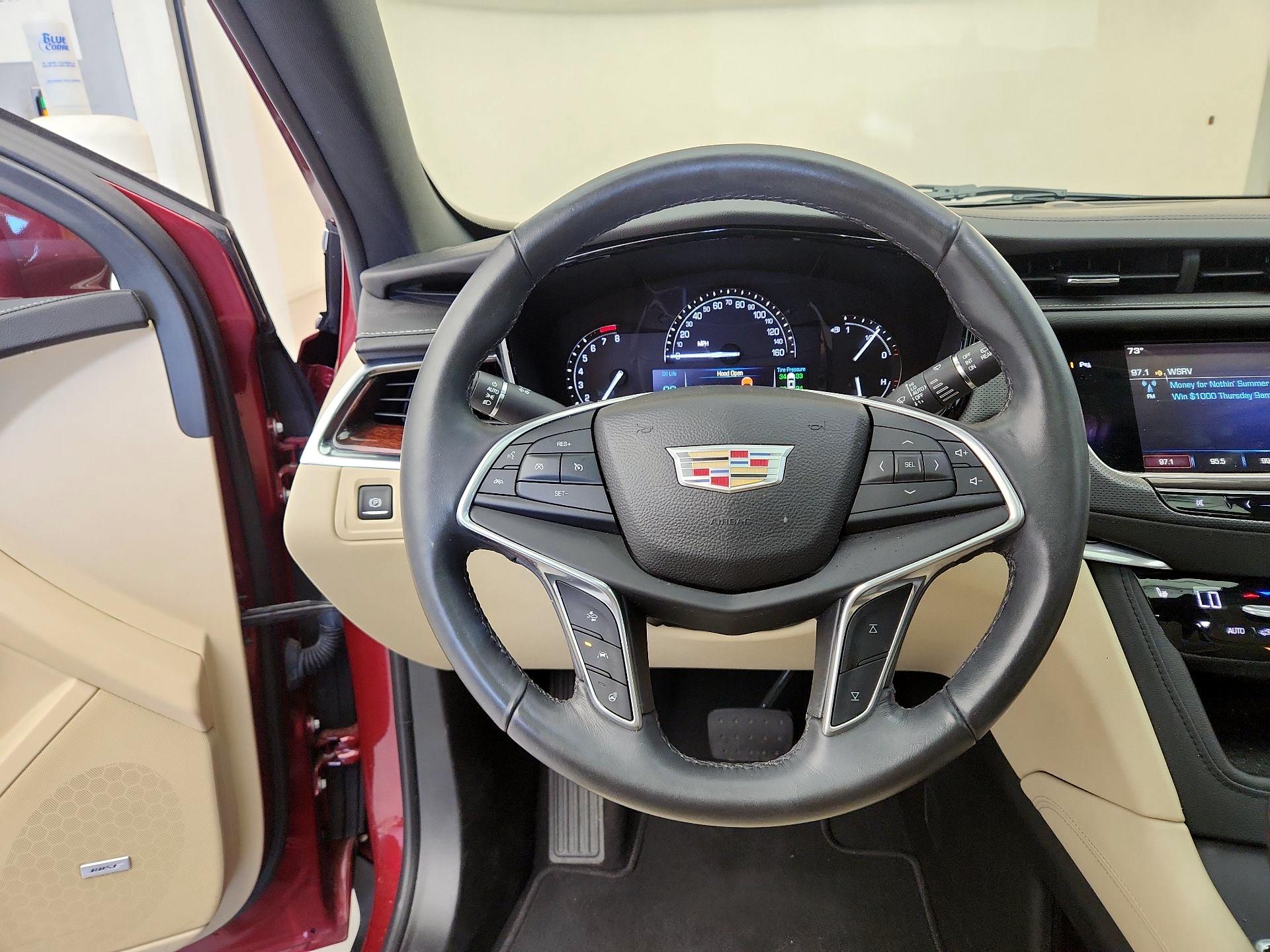 Thumbnail: 2017 Cadillac XT5 - 10