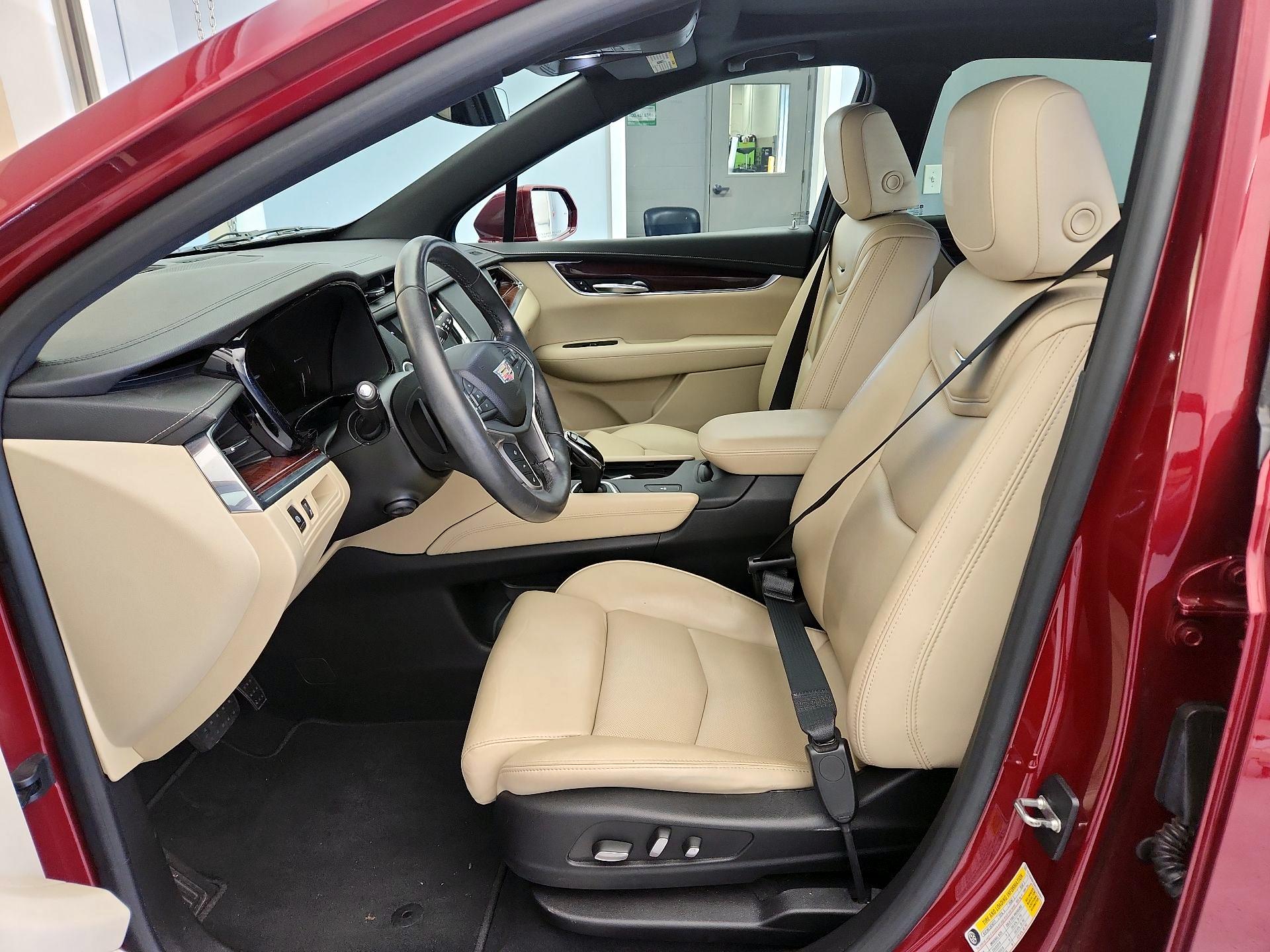 Thumbnail: 2017 Cadillac XT5 - 11