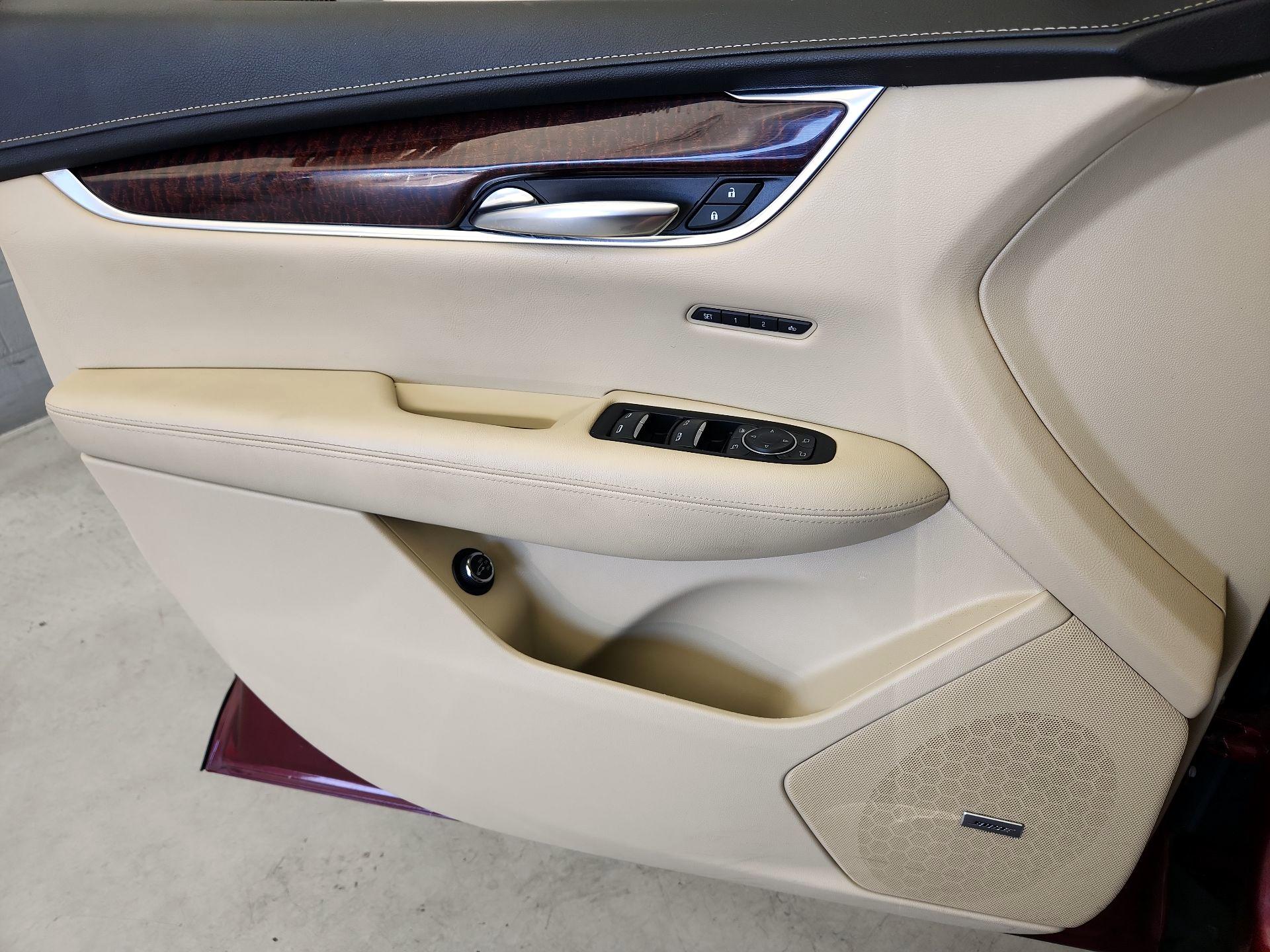Thumbnail: 2017 Cadillac XT5 - 12