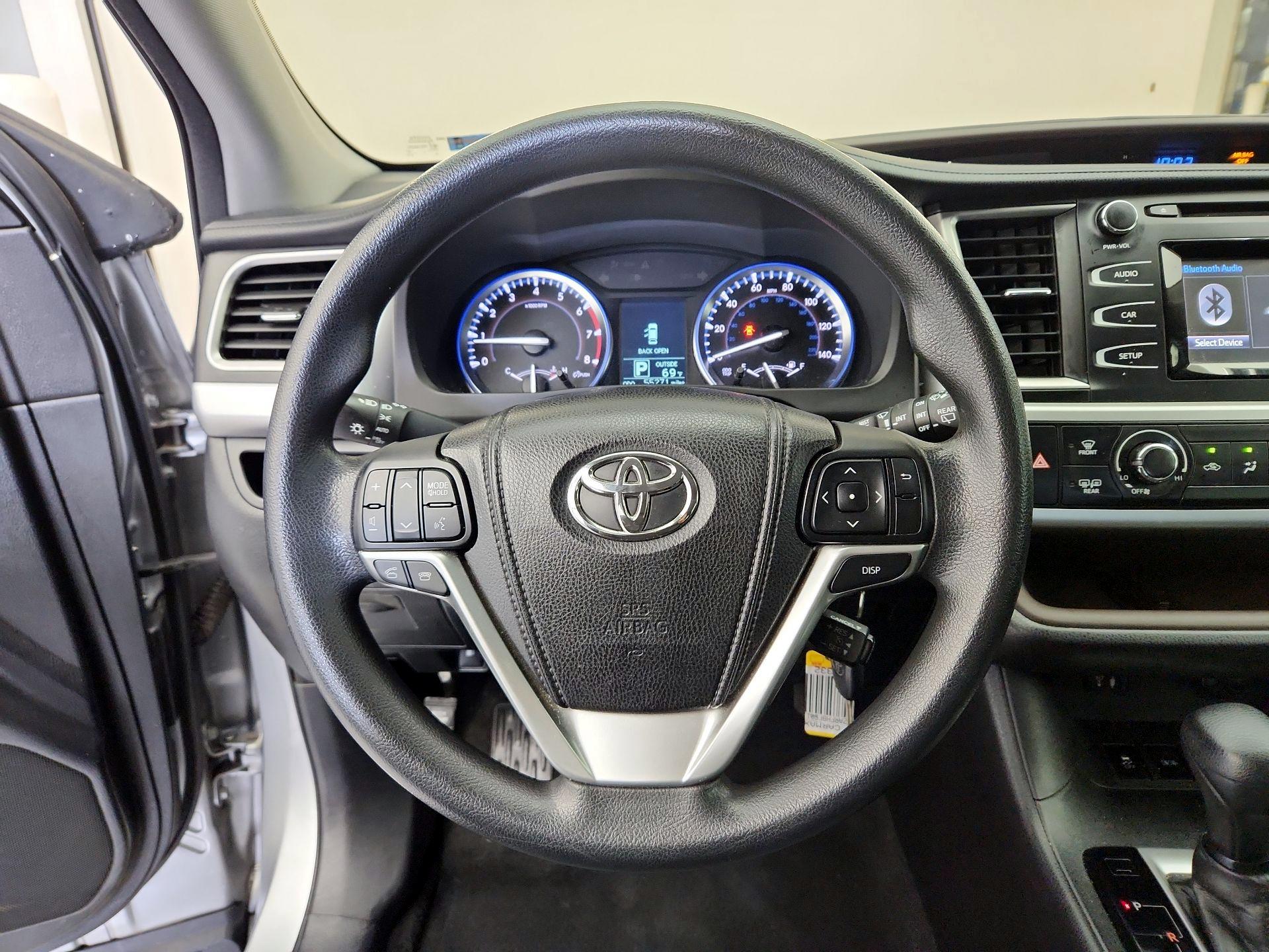 Thumbnail: 2015 Toyota Highlander - 10