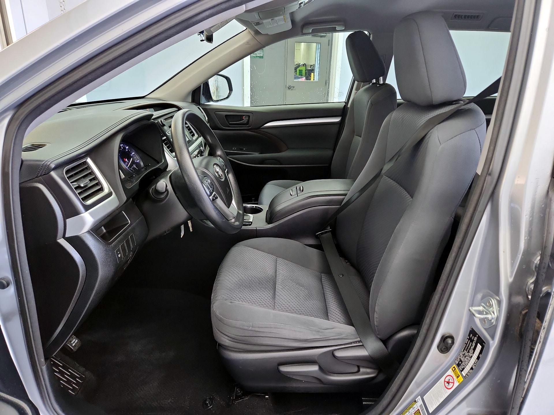 Thumbnail: 2015 Toyota Highlander - 11