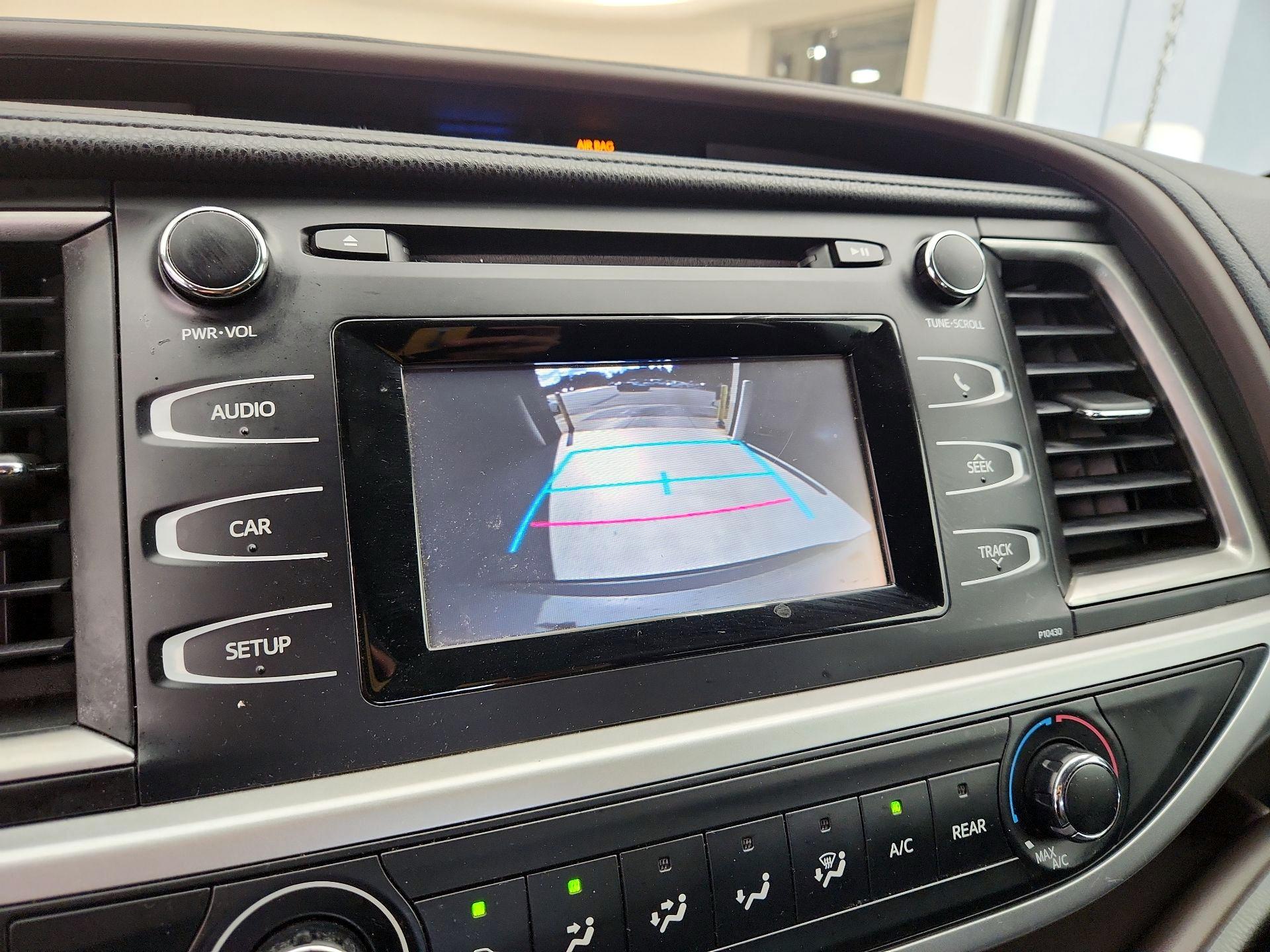 Thumbnail: 2015 Toyota Highlander - 14