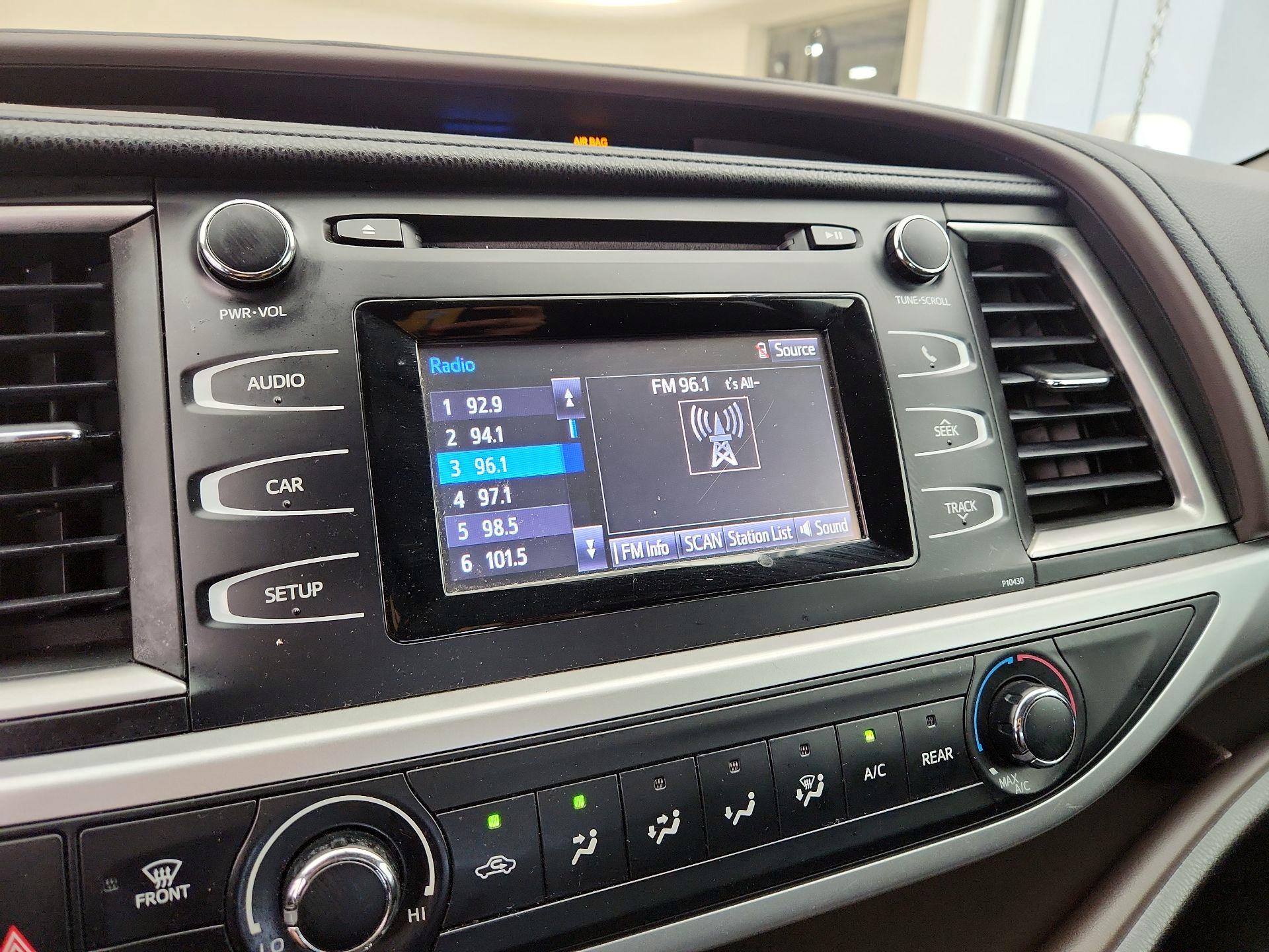 Thumbnail: 2015 Toyota Highlander - 15
