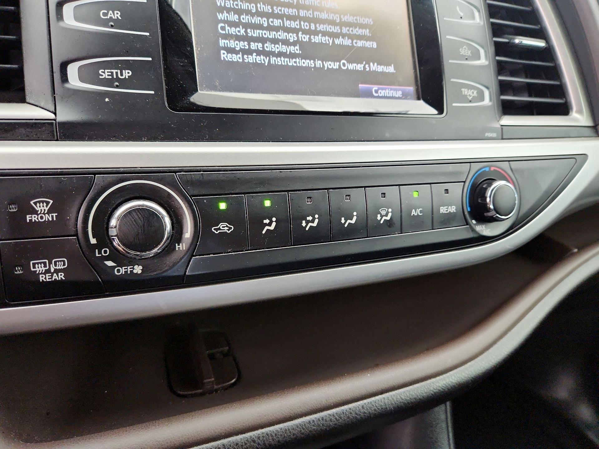 Thumbnail: 2015 Toyota Highlander - 16