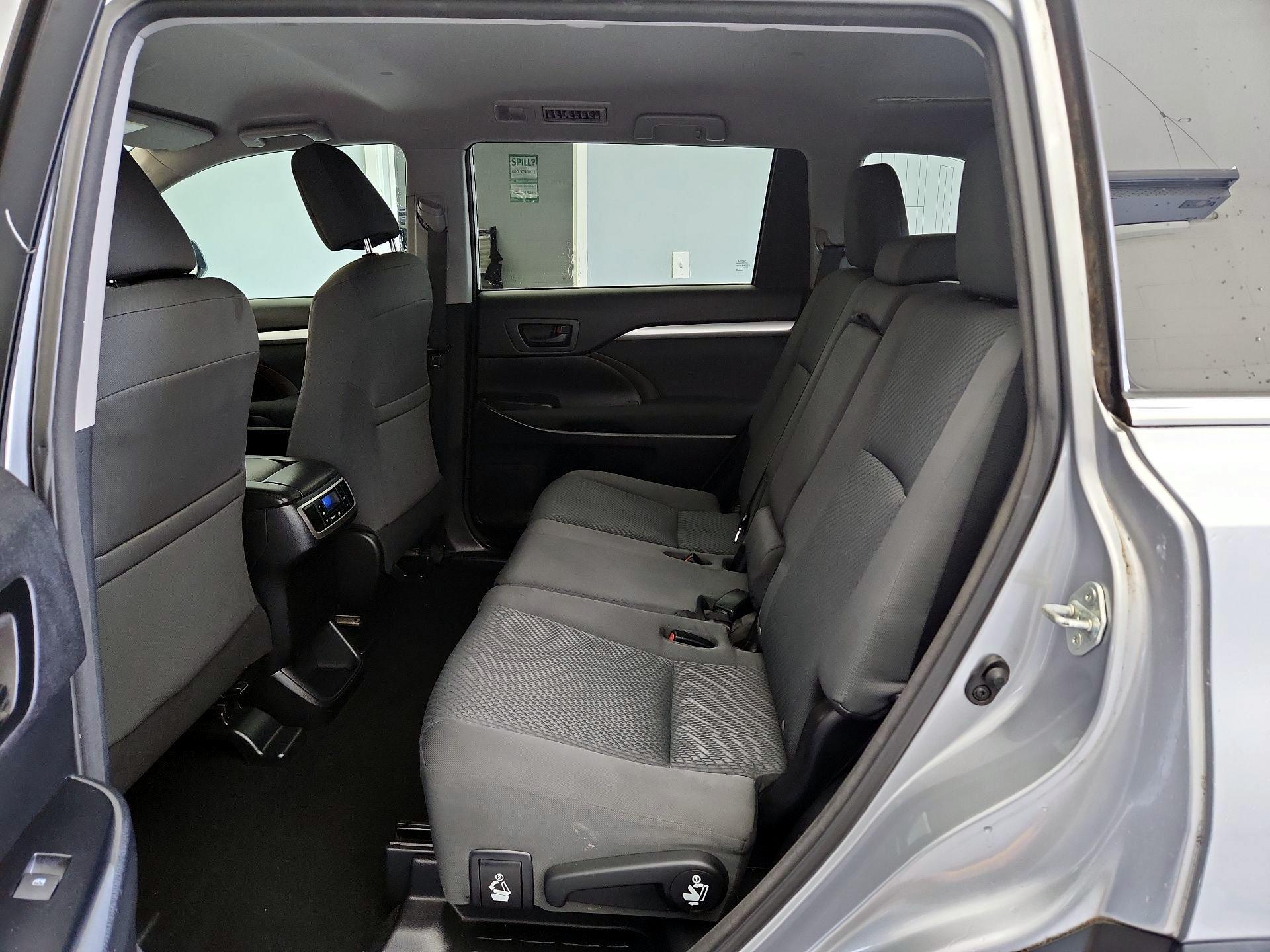 Thumbnail: 2015 Toyota Highlander - 19