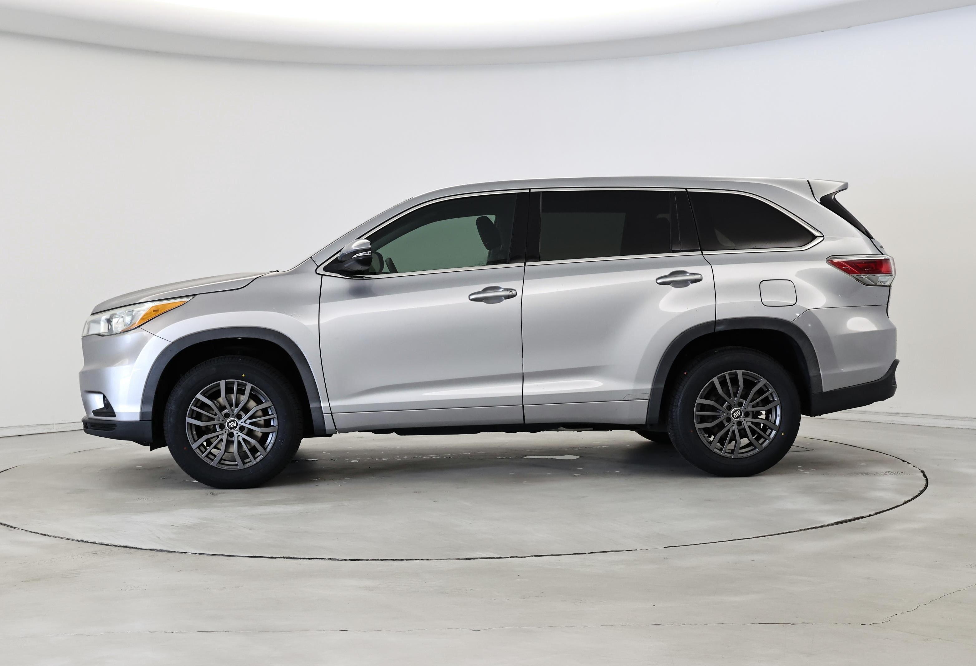 Thumbnail: 2015 Toyota Highlander - 3