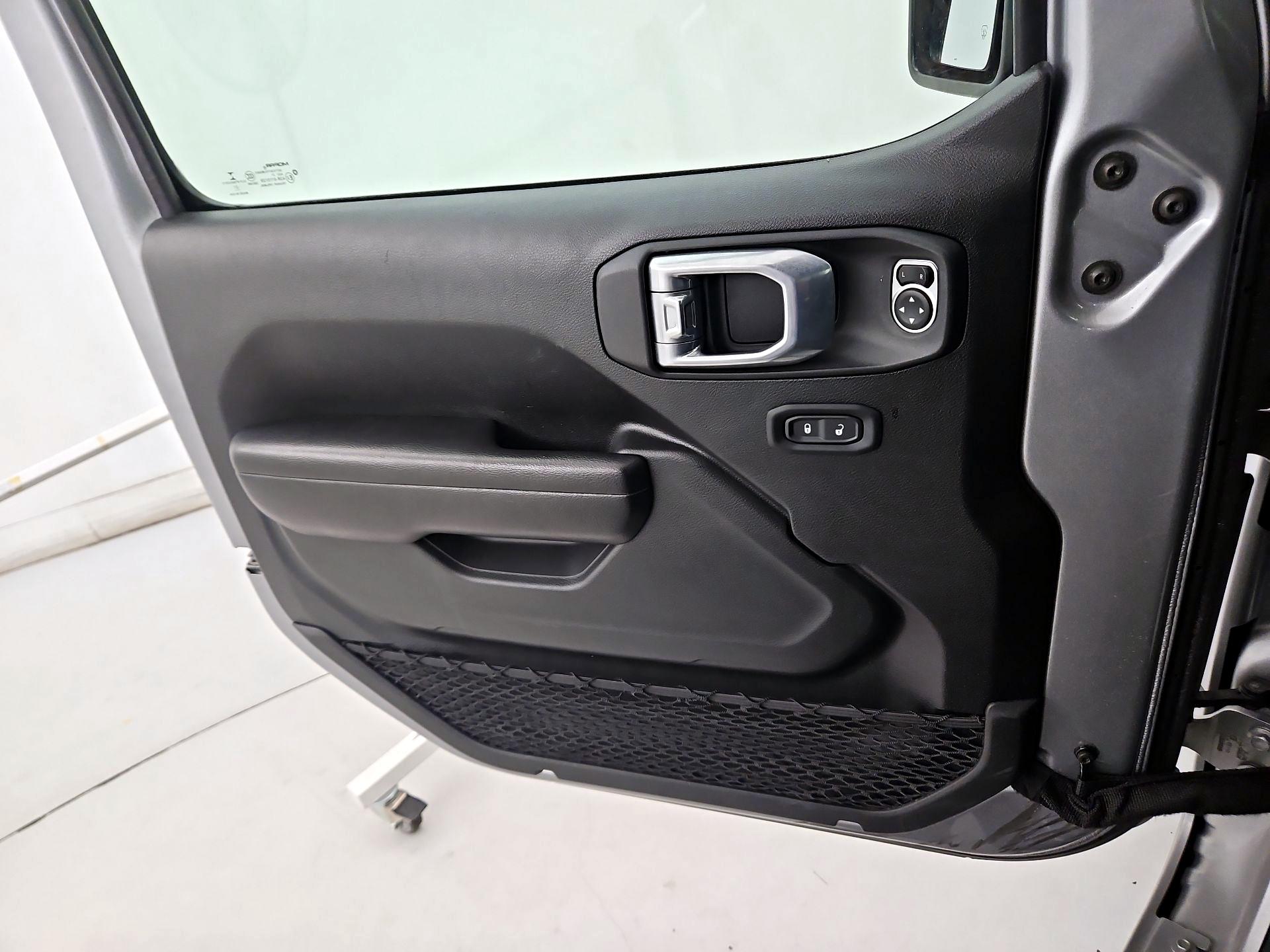 Thumbnail: 2021 Jeep Gladiator - 12