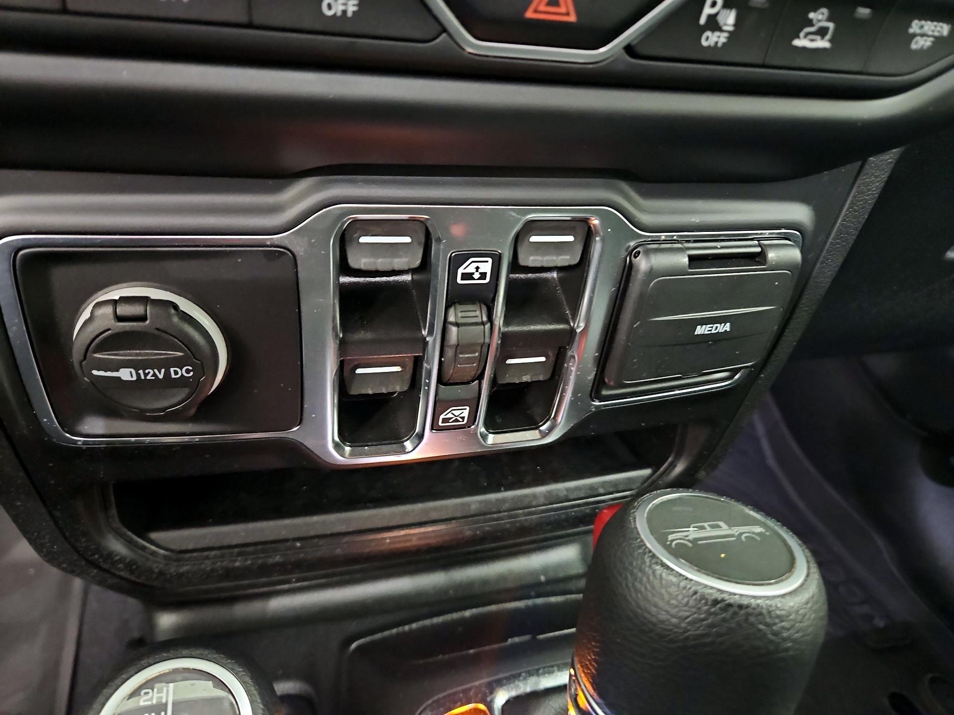 Thumbnail: 2021 Jeep Gladiator - 19