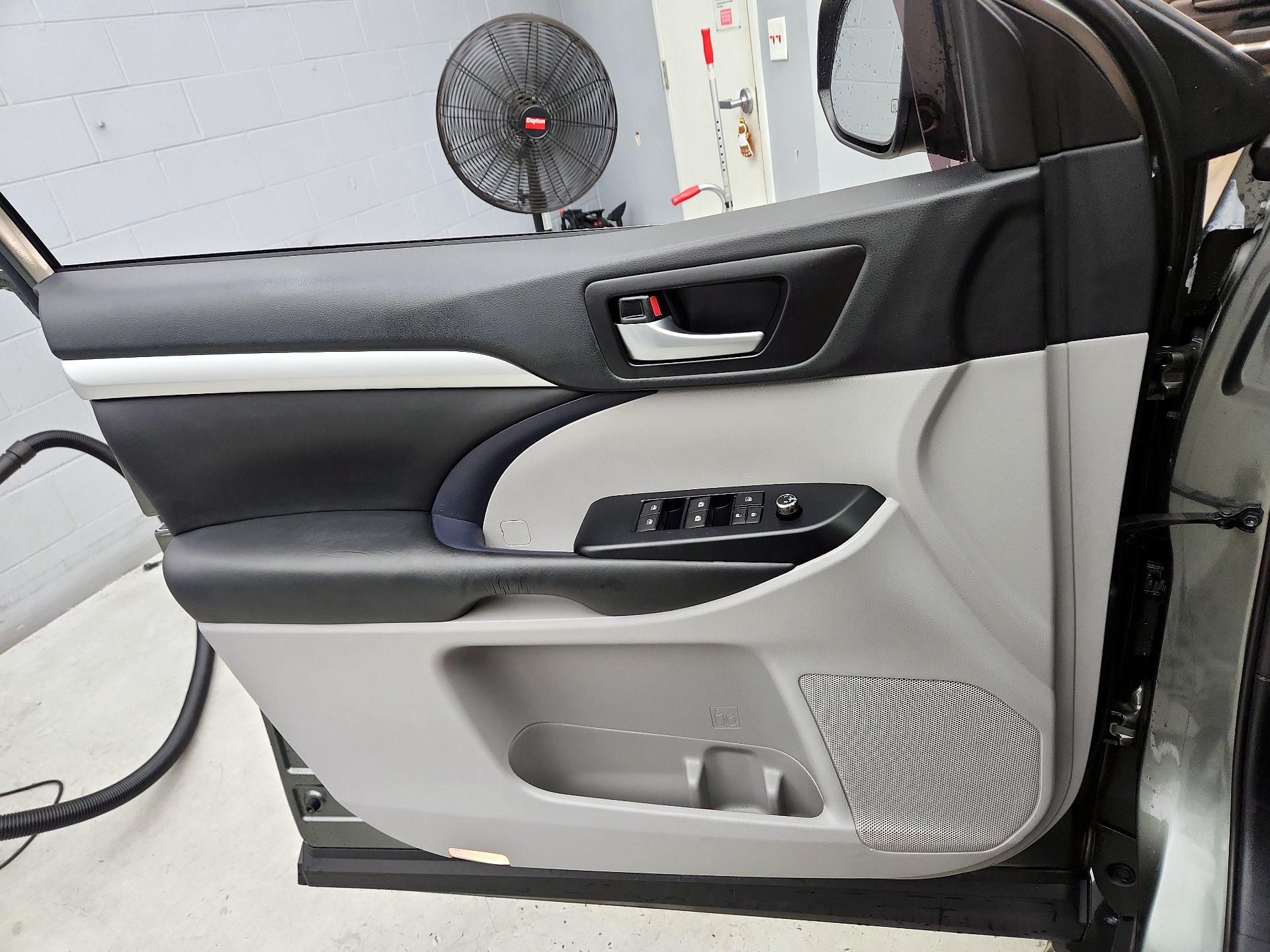 Thumbnail: 2019 Toyota Highlander - 12