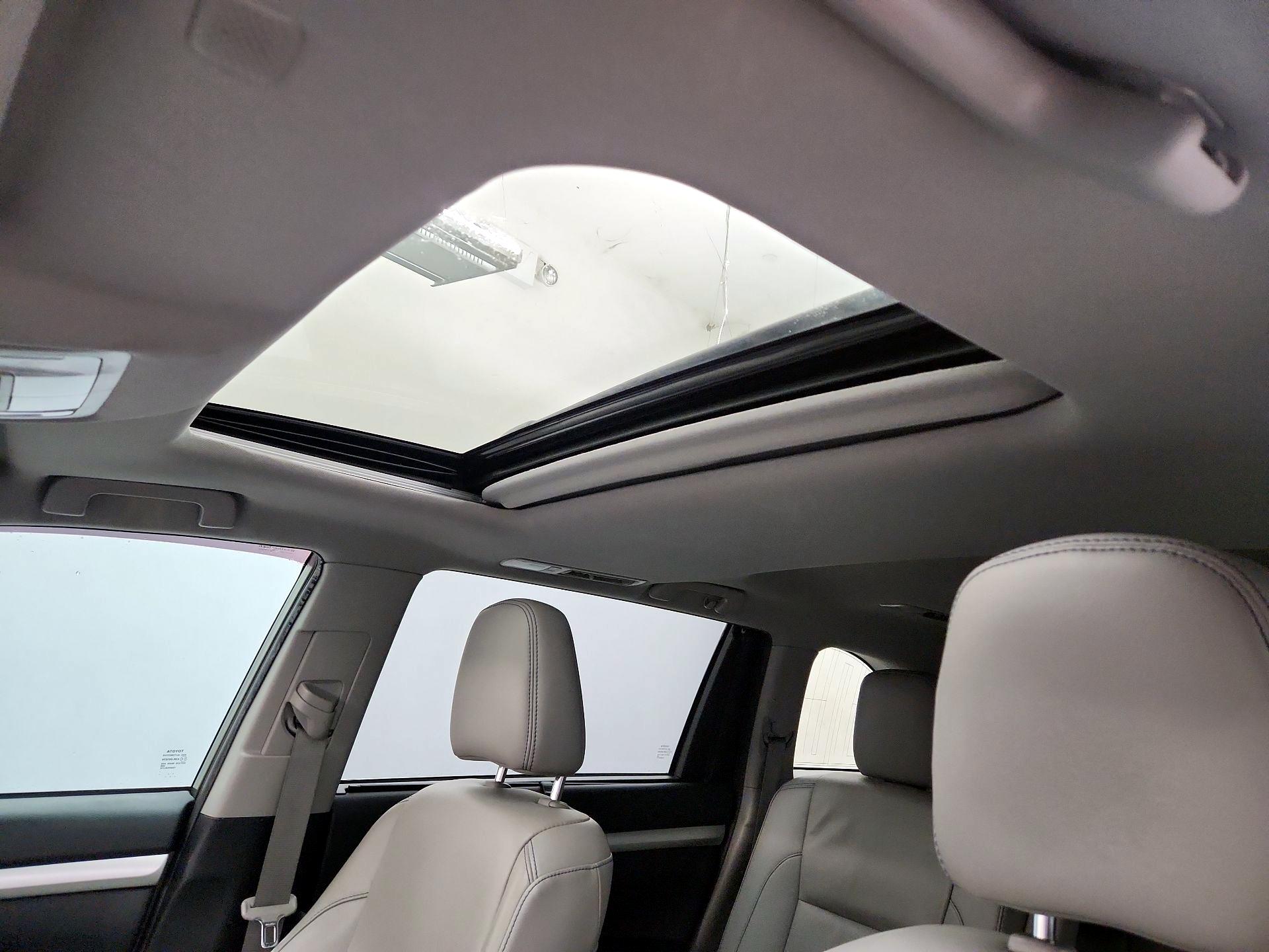 Thumbnail: 2019 Toyota Highlander - 19