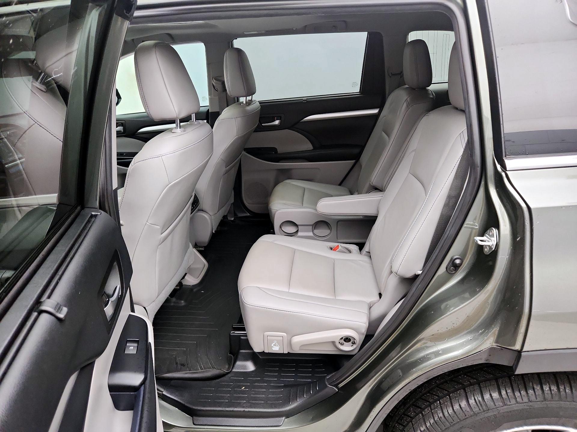 Thumbnail: 2019 Toyota Highlander - 20