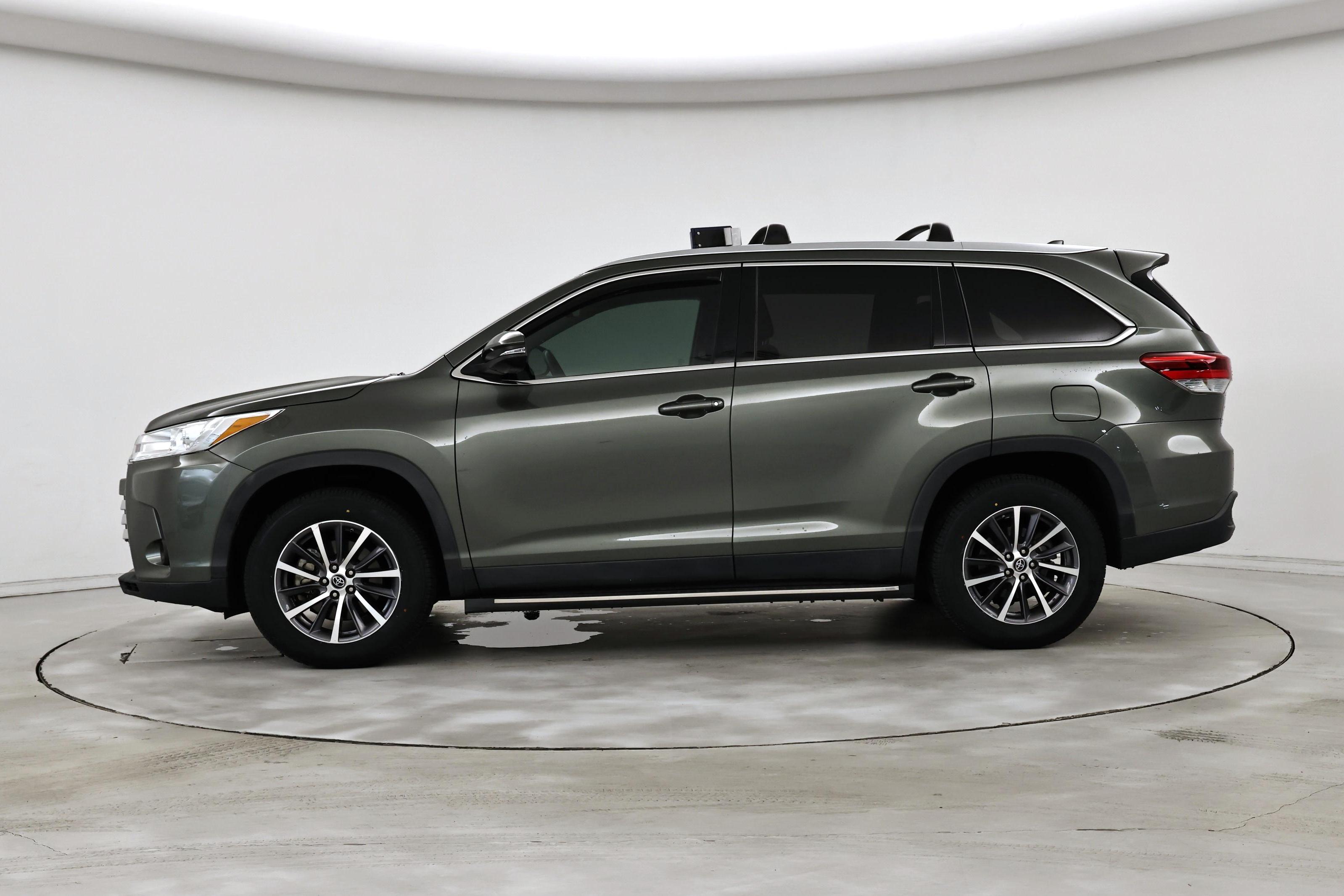 Thumbnail: 2019 Toyota Highlander - 3