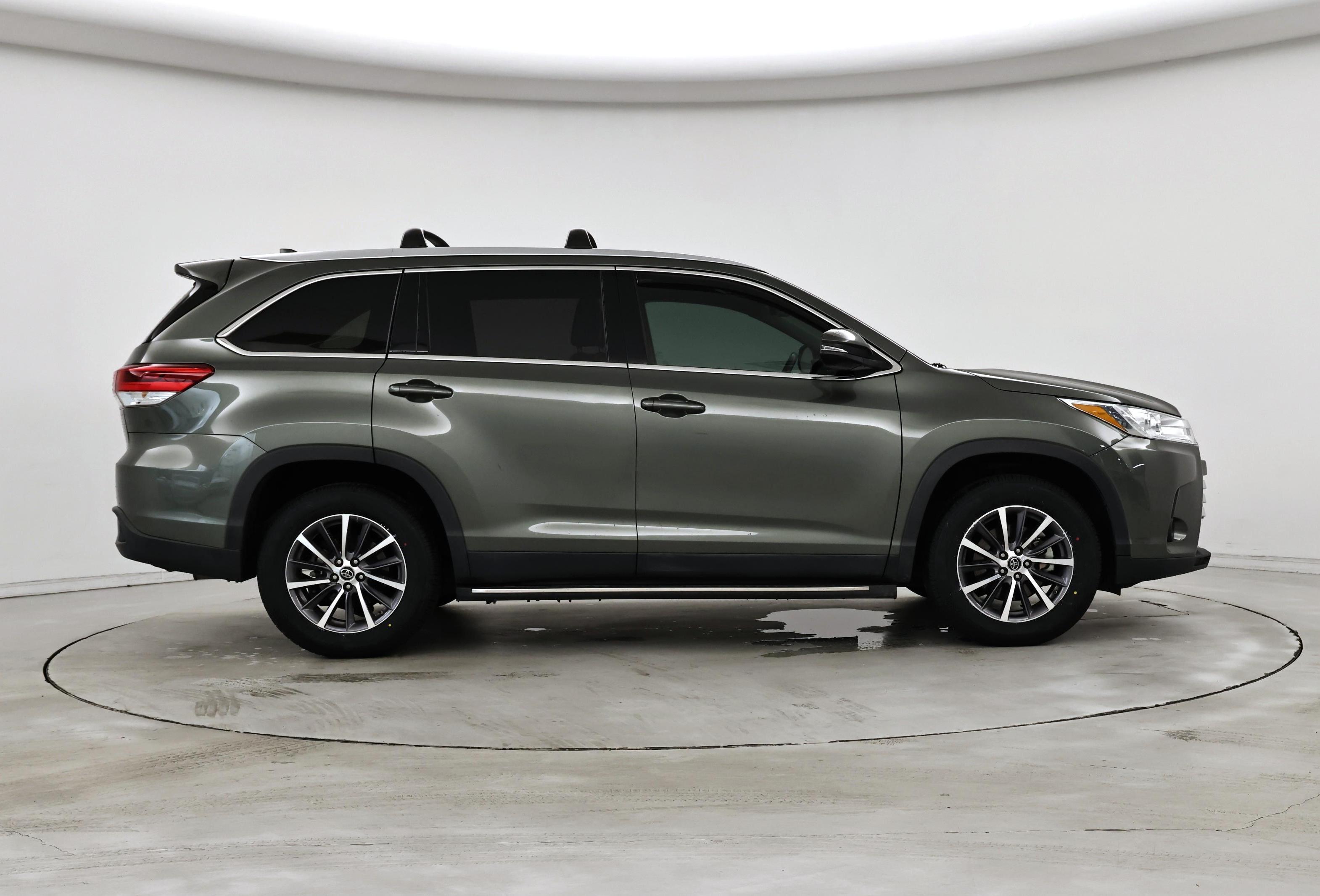 Thumbnail: 2019 Toyota Highlander - 7