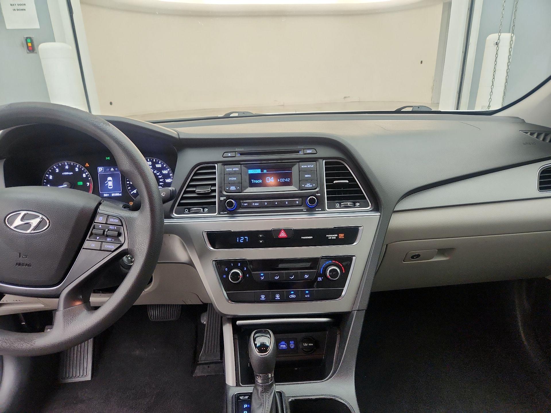 Thumbnail: 2015 Hyundai Sonata - 9