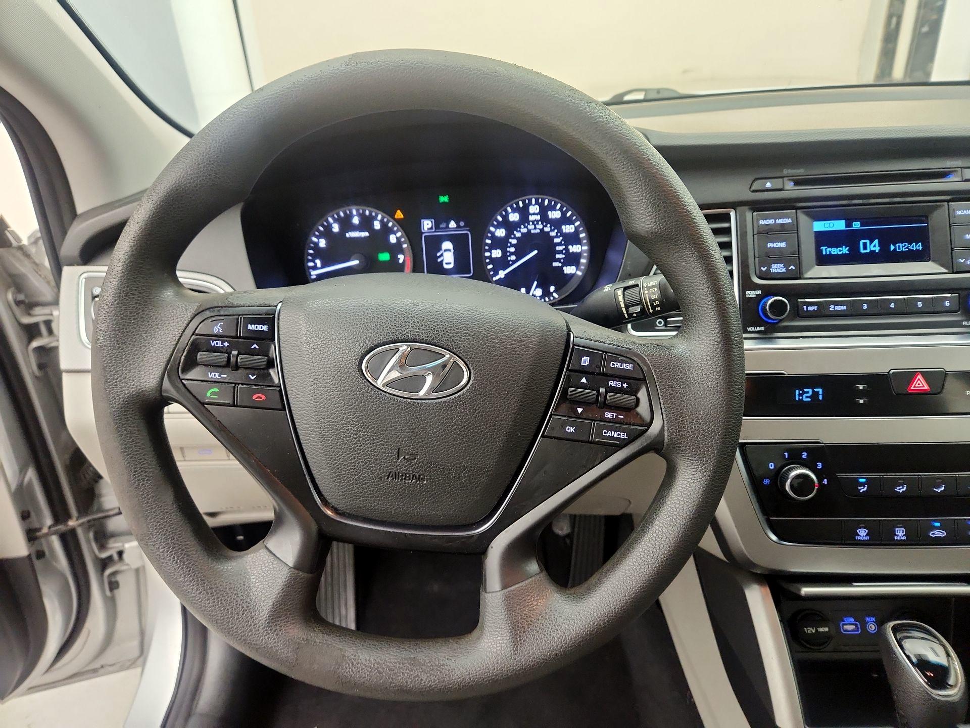Thumbnail: 2015 Hyundai Sonata - 10