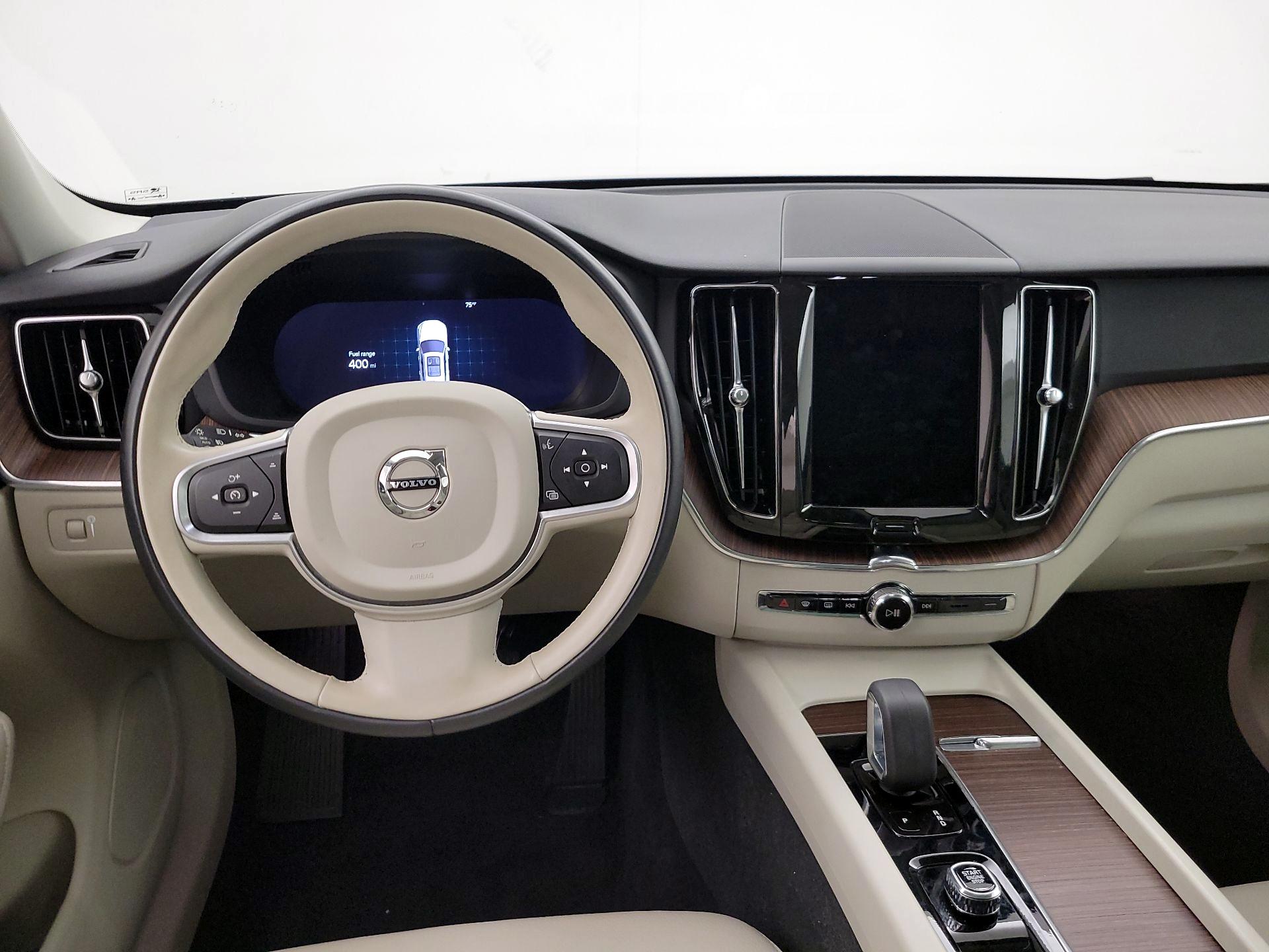 Thumbnail: 2022 Volvo XC60 - 10