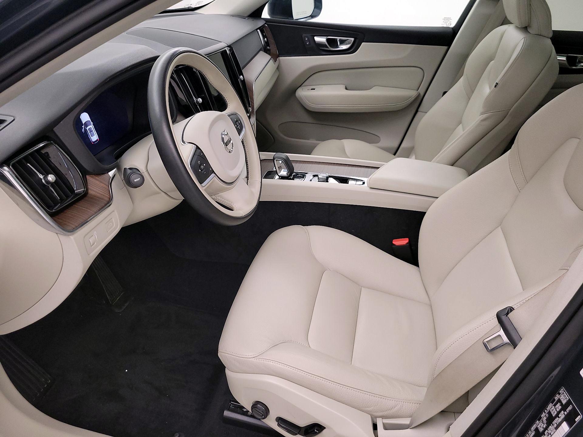 Thumbnail: 2022 Volvo XC60 - 11