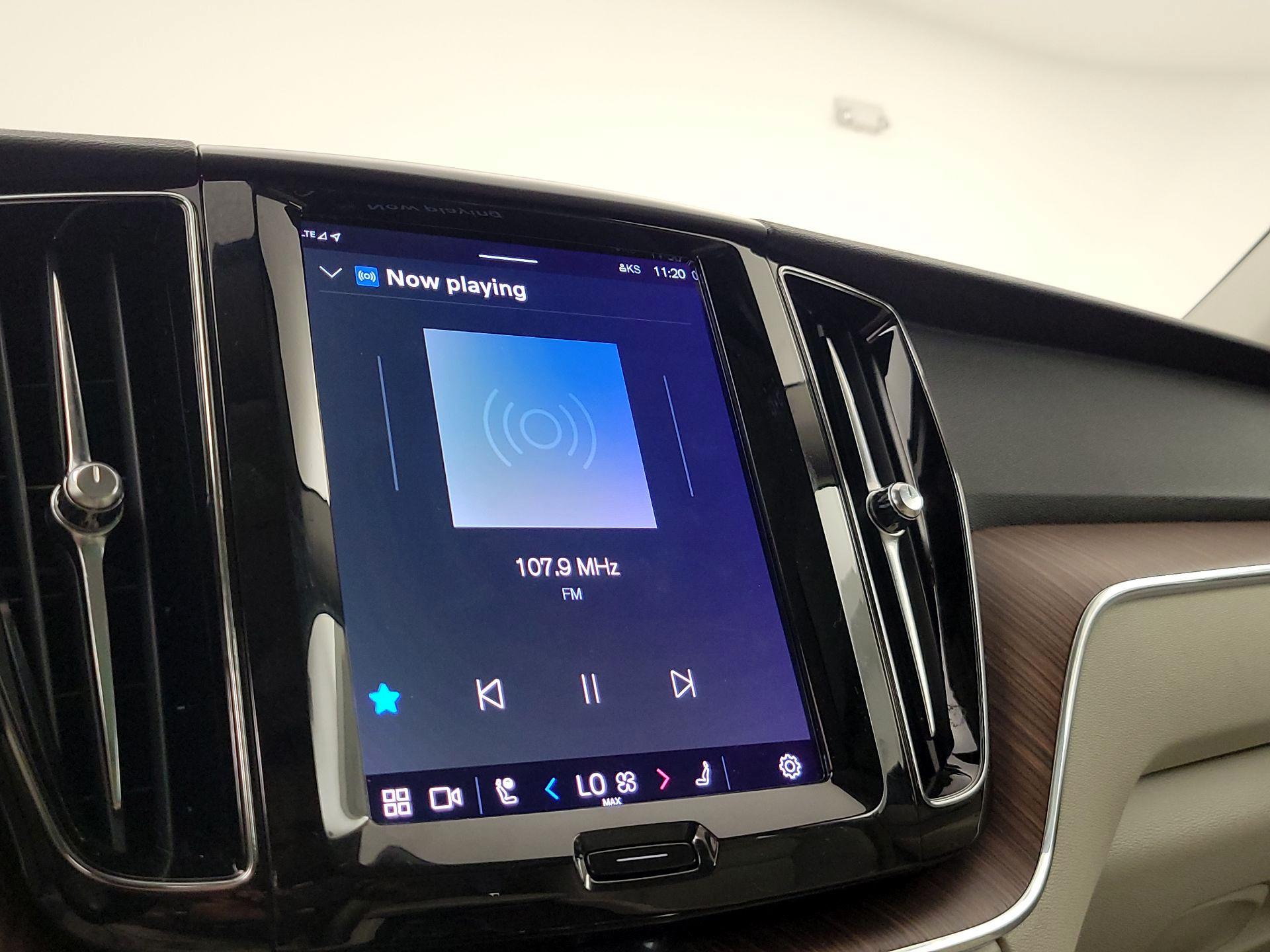 Thumbnail: 2022 Volvo XC60 - 16