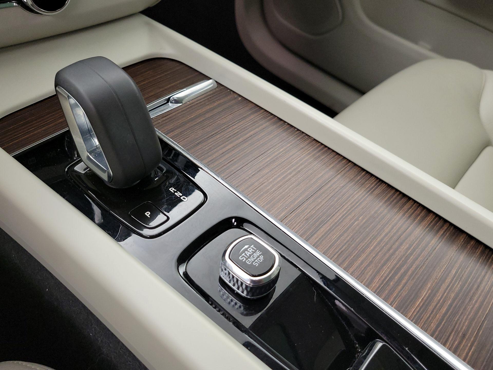 Thumbnail: 2022 Volvo XC60 - 18