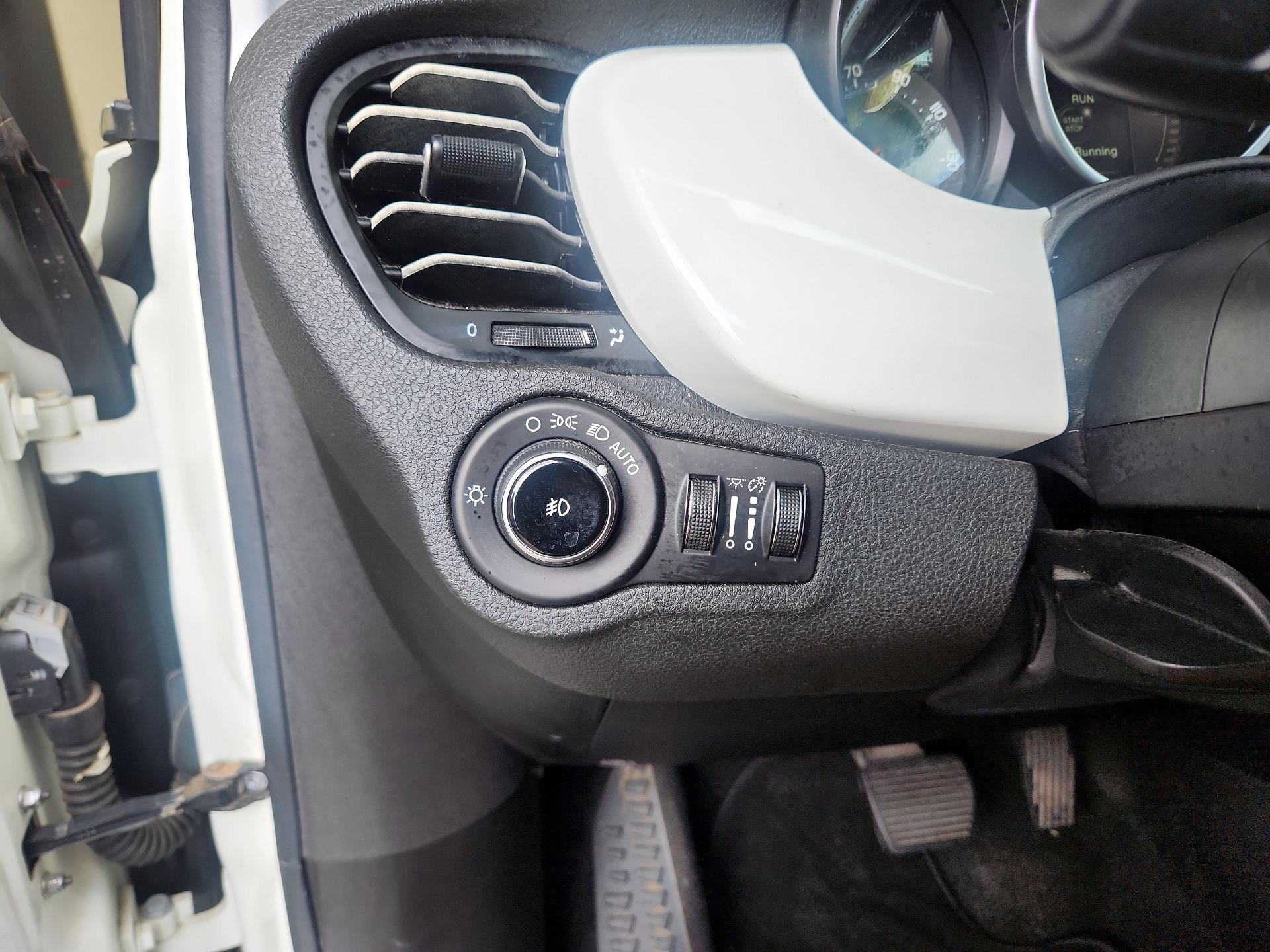 Thumbnail: 2016 Fiat 500X - 13