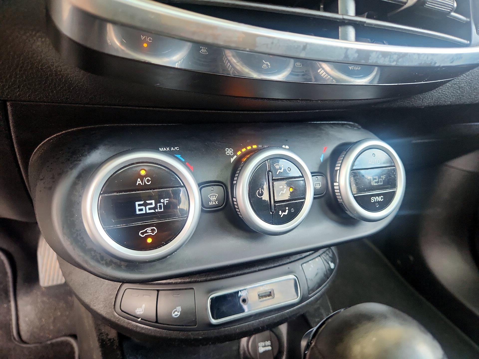 Thumbnail: 2016 Fiat 500X - 16