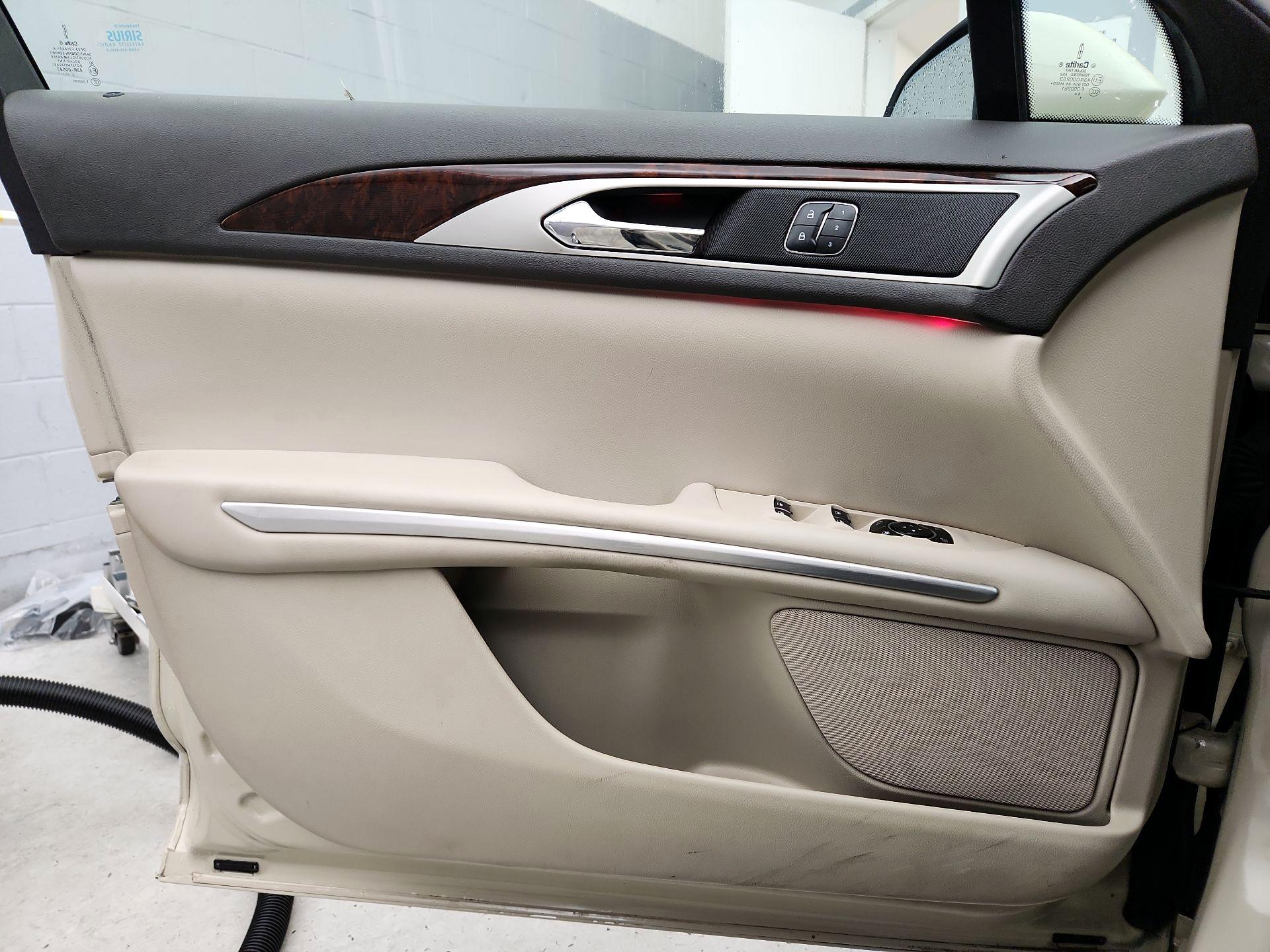 Thumbnail: 2016 Lincoln MKZ - 12