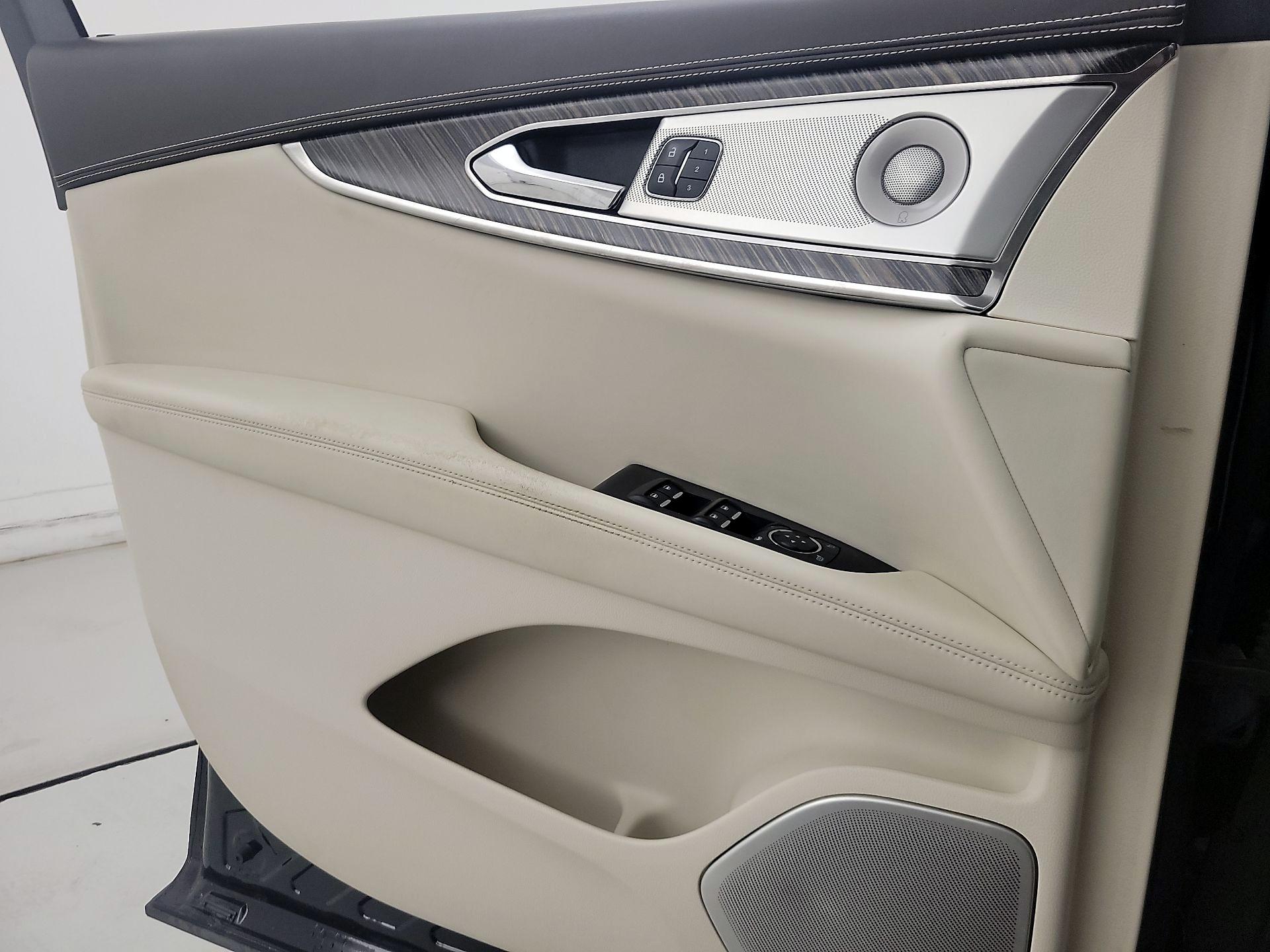 Thumbnail: 2019 Lincoln Nautilus - 12