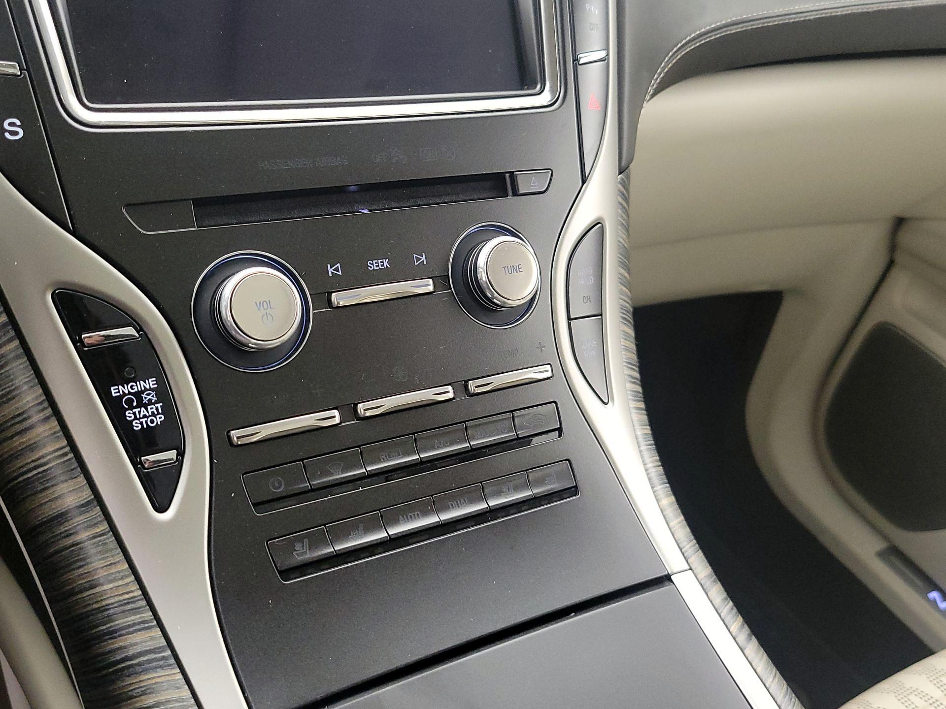 Thumbnail: 2019 Lincoln Nautilus - 17