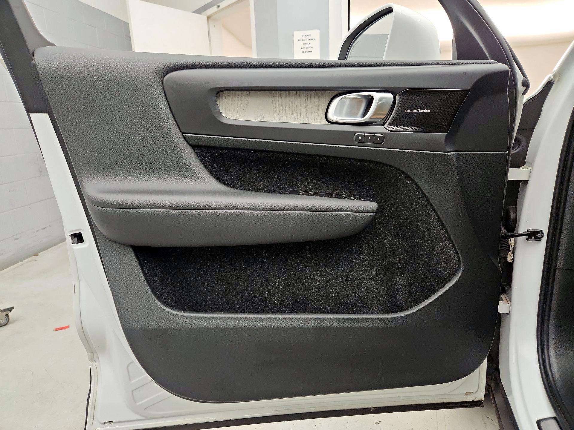 Thumbnail: 2019 Volvo XC40 - 12