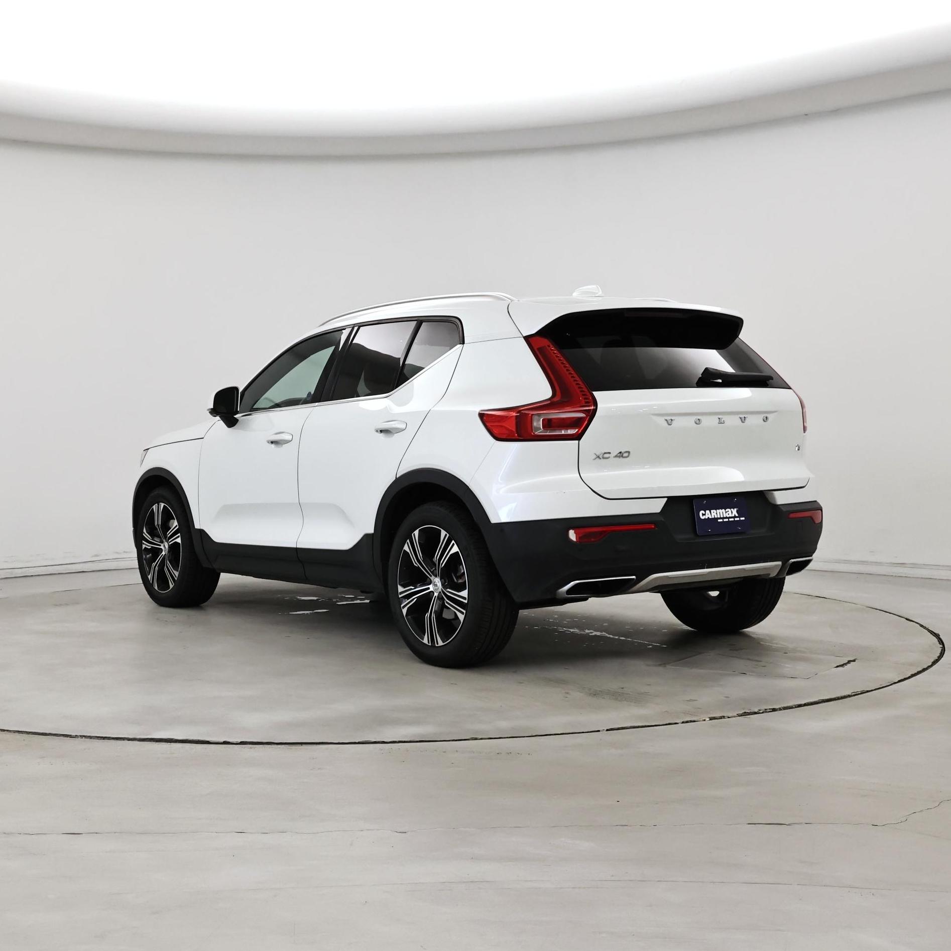 Thumbnail: 2019 Volvo XC40 - 2
